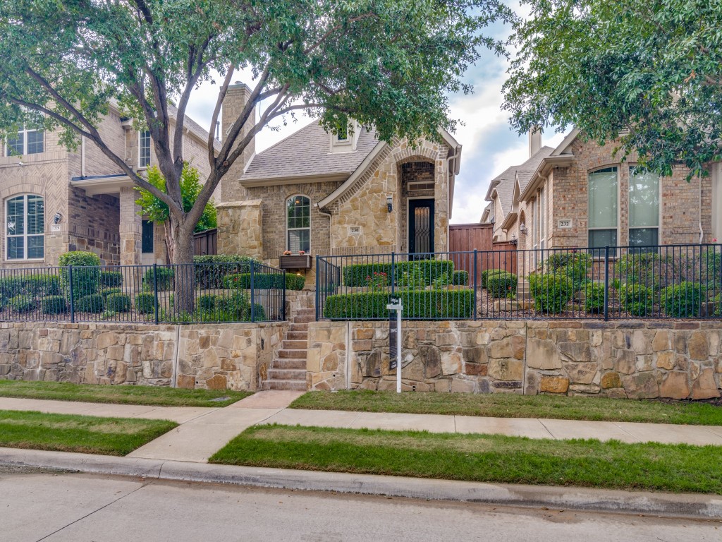 230 Carrington Lane Lewisville TX 75067