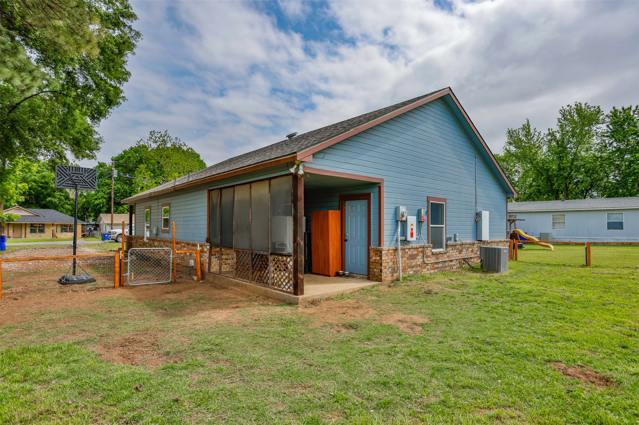 406 W Elm Street Collinsville TX 76233