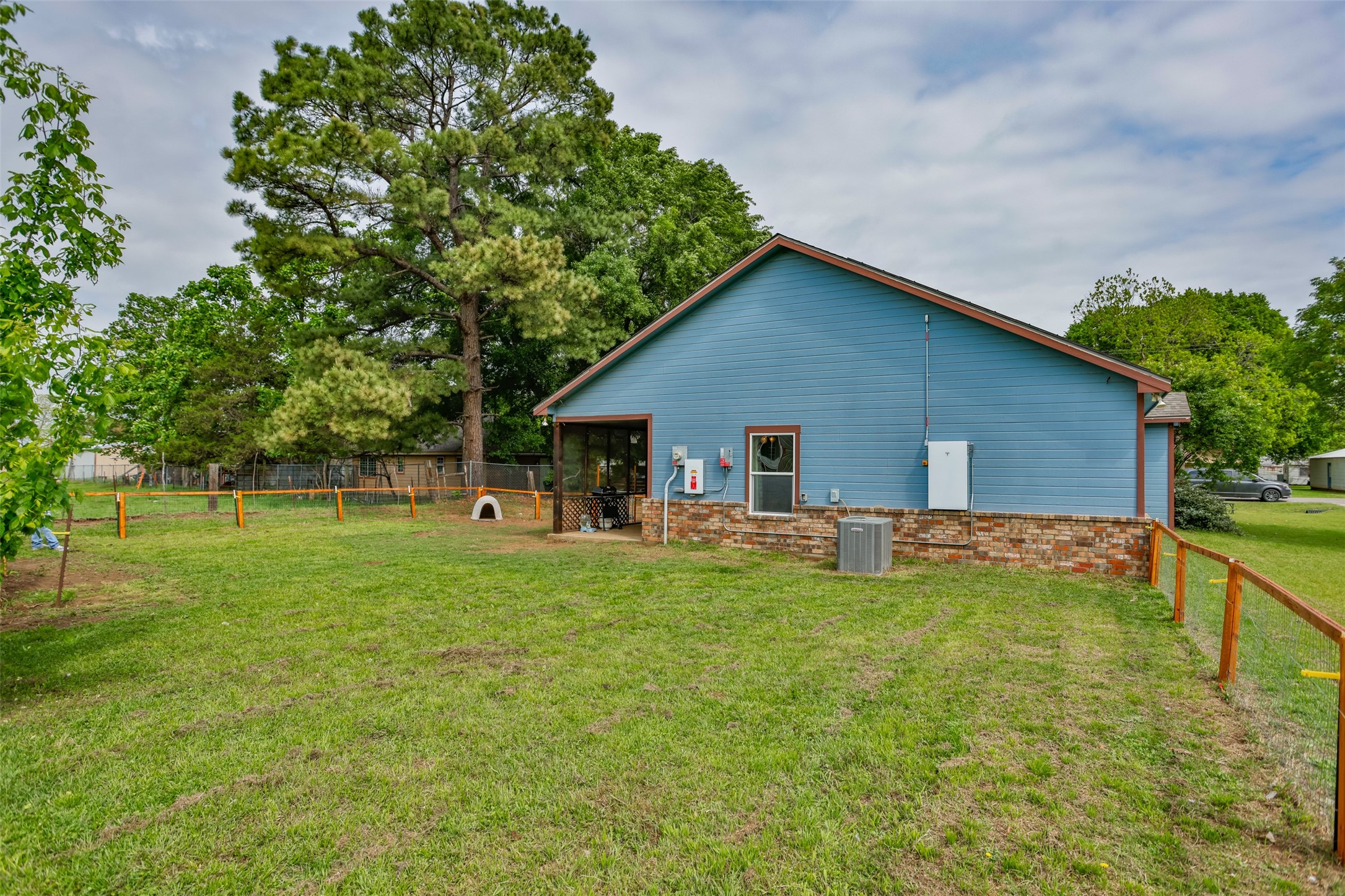 406 W Elm Street Collinsville TX 76233