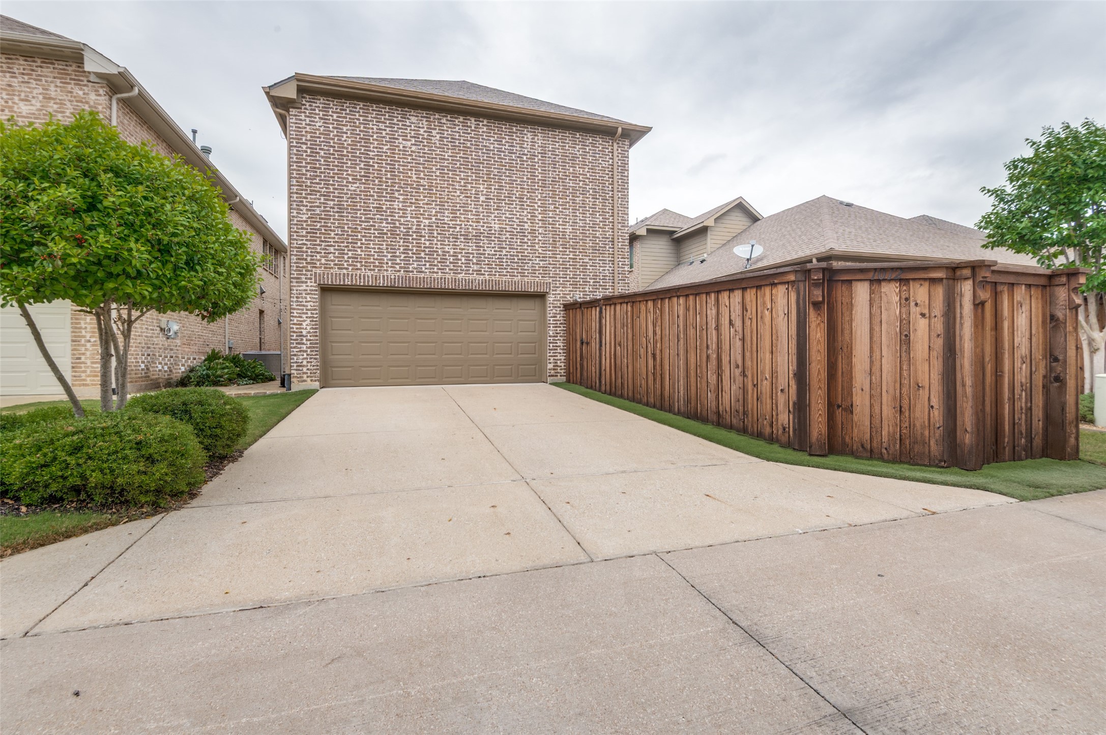 1012 Ivy Charm Way Arlington TX 76005