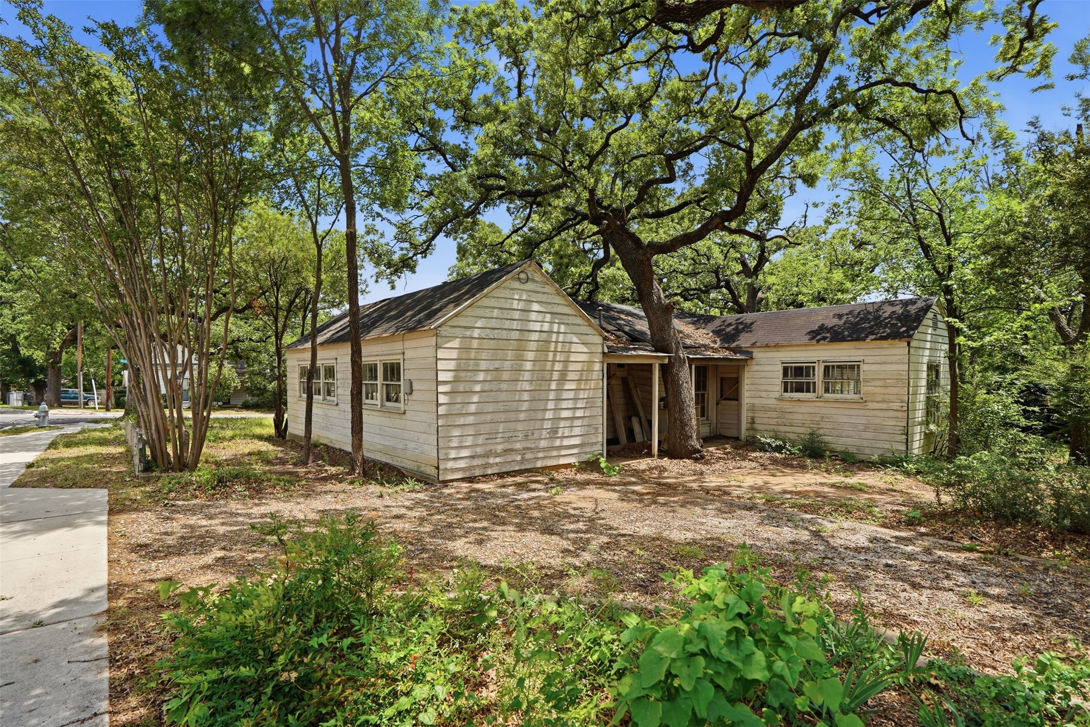 2900 Hunter Street Fort Worth TX 76112
