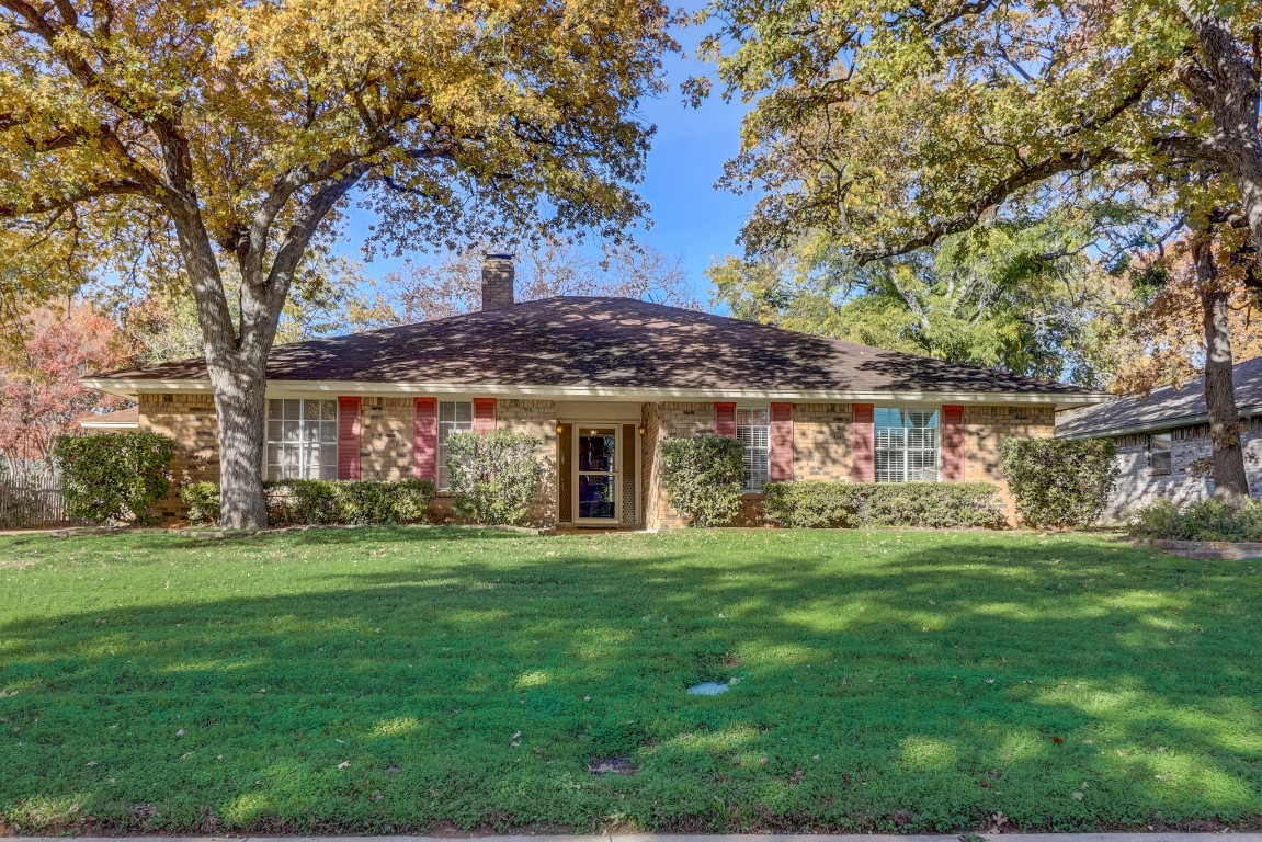 1209 Lansdowne Drive Arlington TX 76012