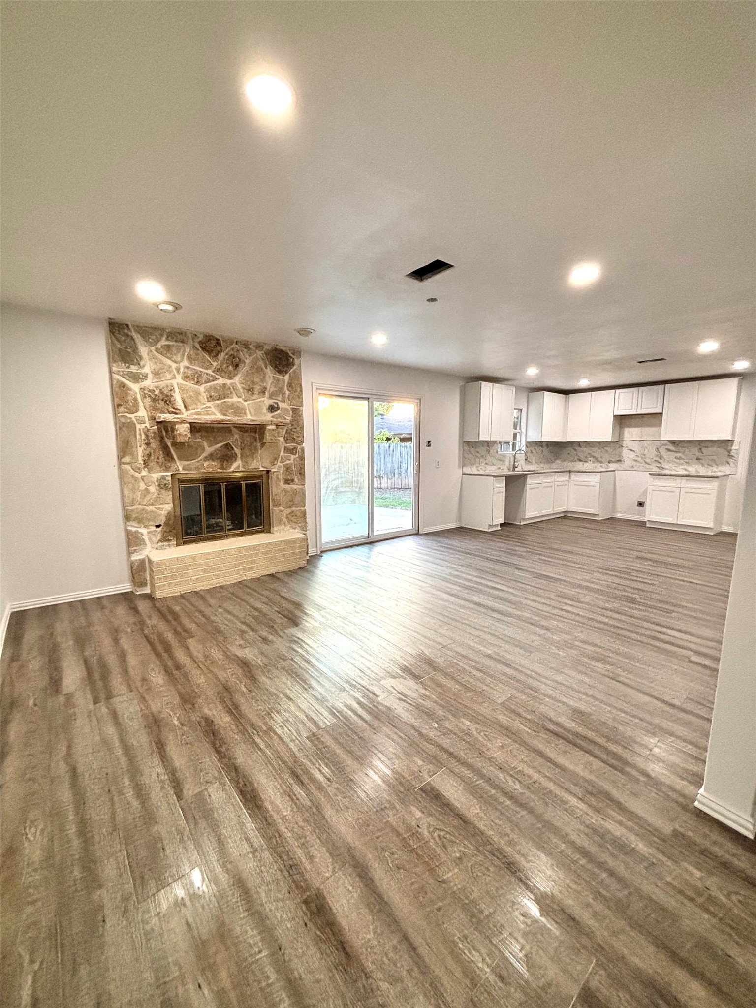3557 Reeves North Richland Hills TX 76117