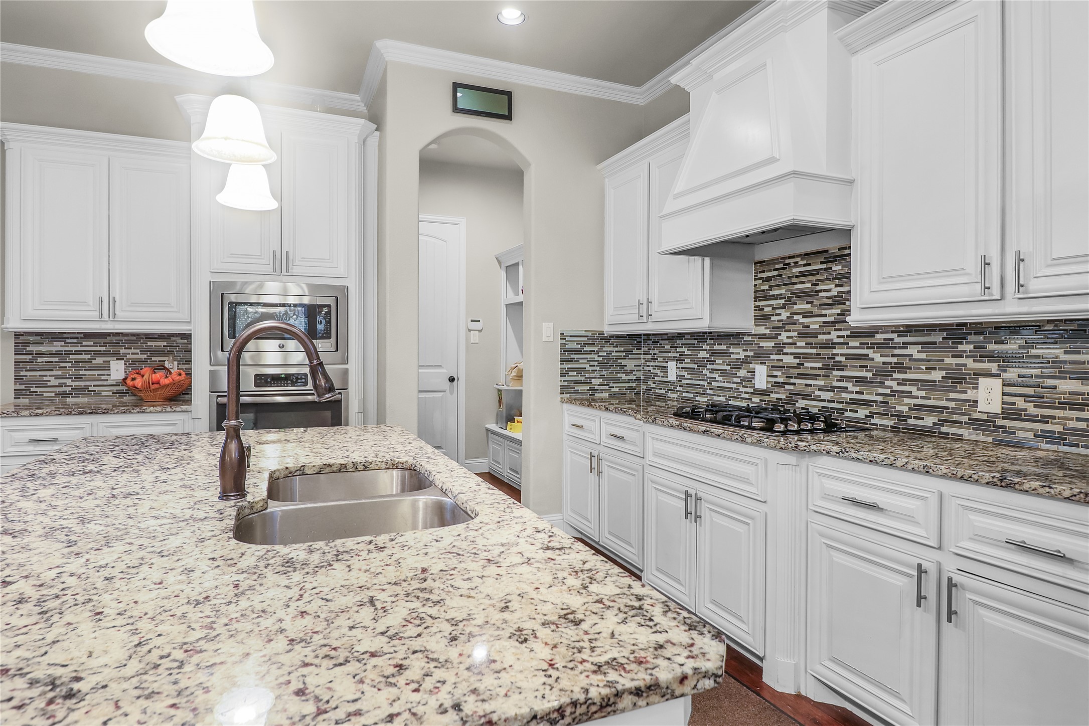 3813 S Brookridge Court Bedford TX 76021
