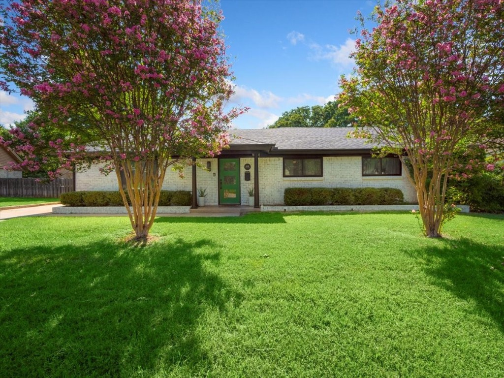 801 Westcliff Drive Euless TX 76040