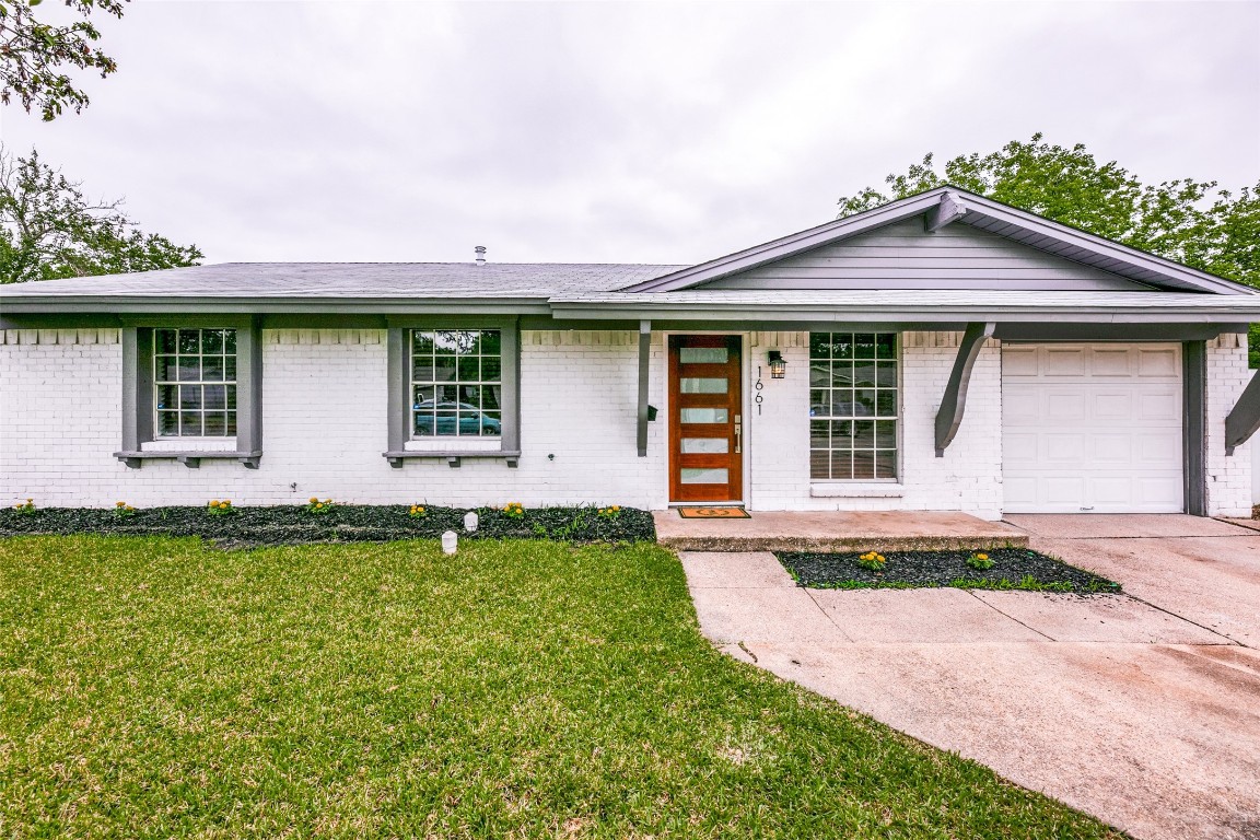 1661 Bending Oaks Trail Dallas TX 75217