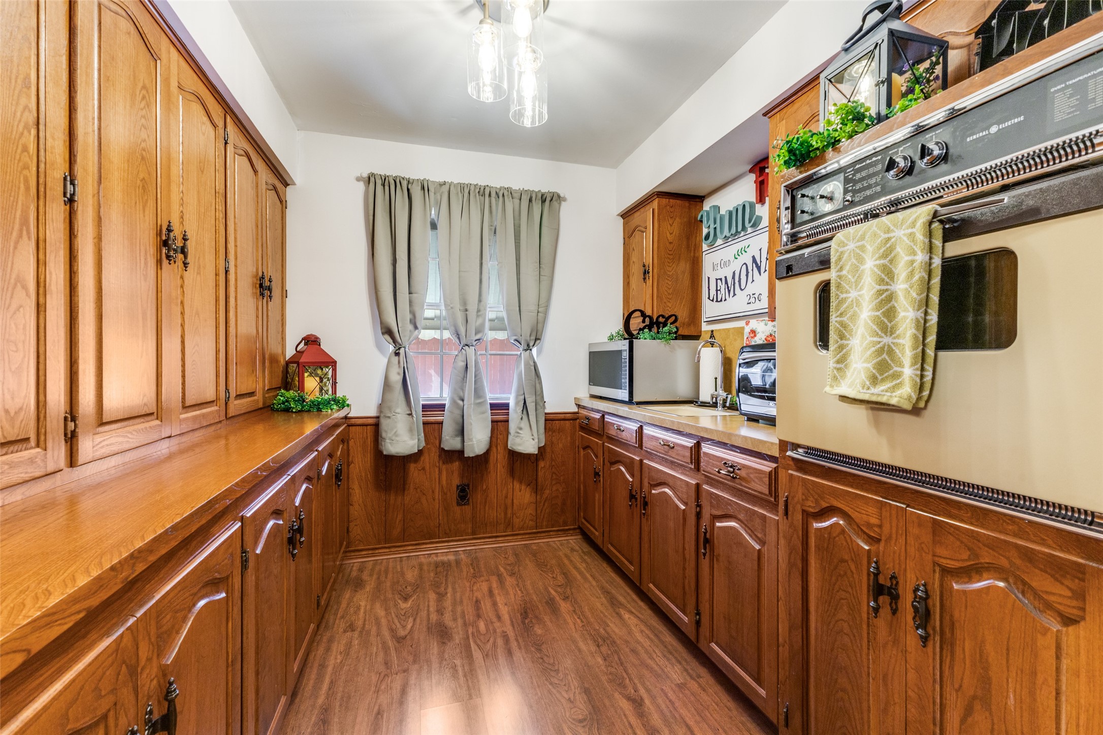 10615 Old Seagoville Road Dallas TX 75217