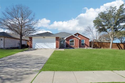 1016 Grand Central Parkway Saginaw TX 76131