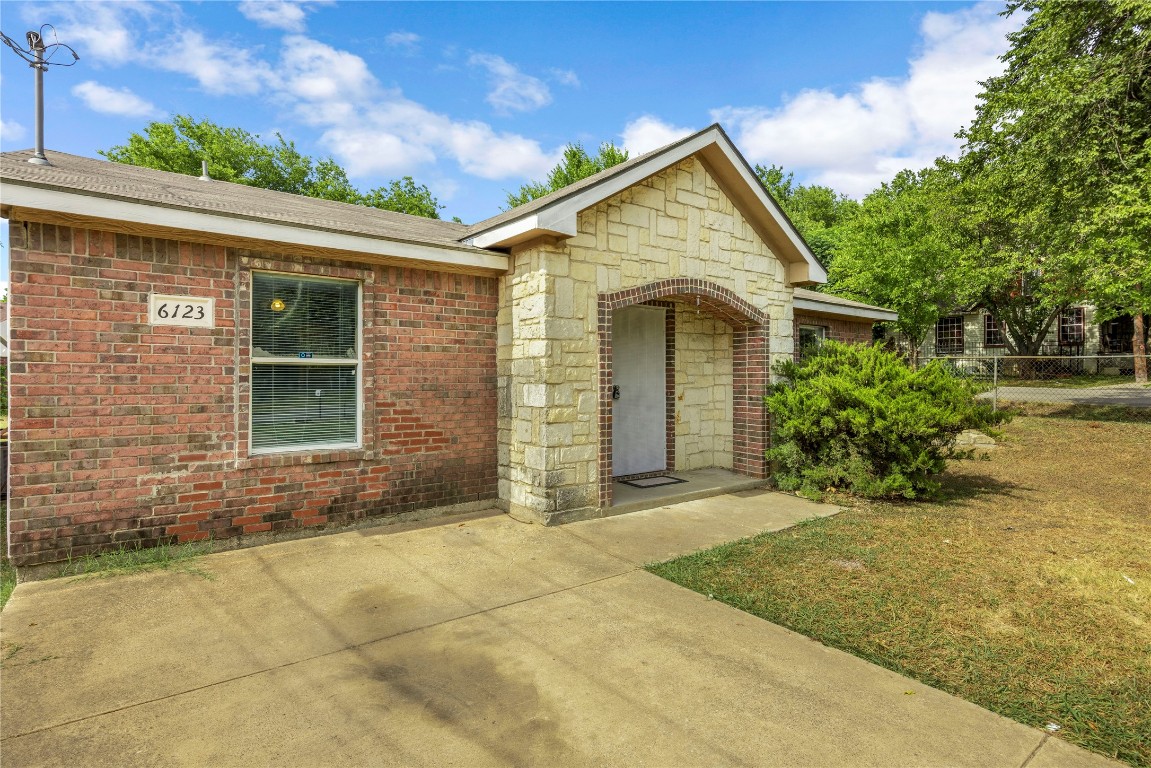 6123 Elam Road Dallas TX 75217