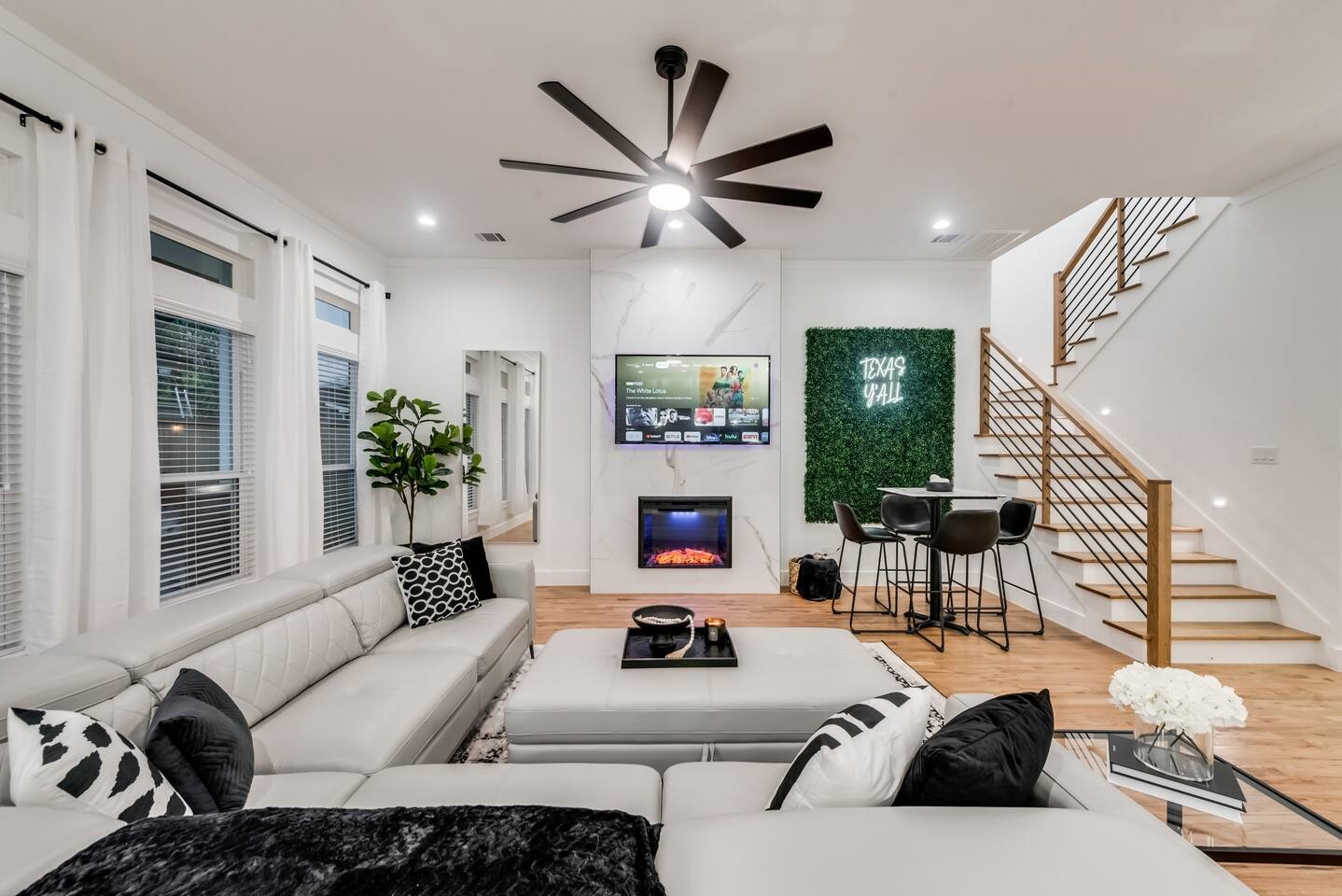 2015 S Ewing Avenue Dallas TX 75216