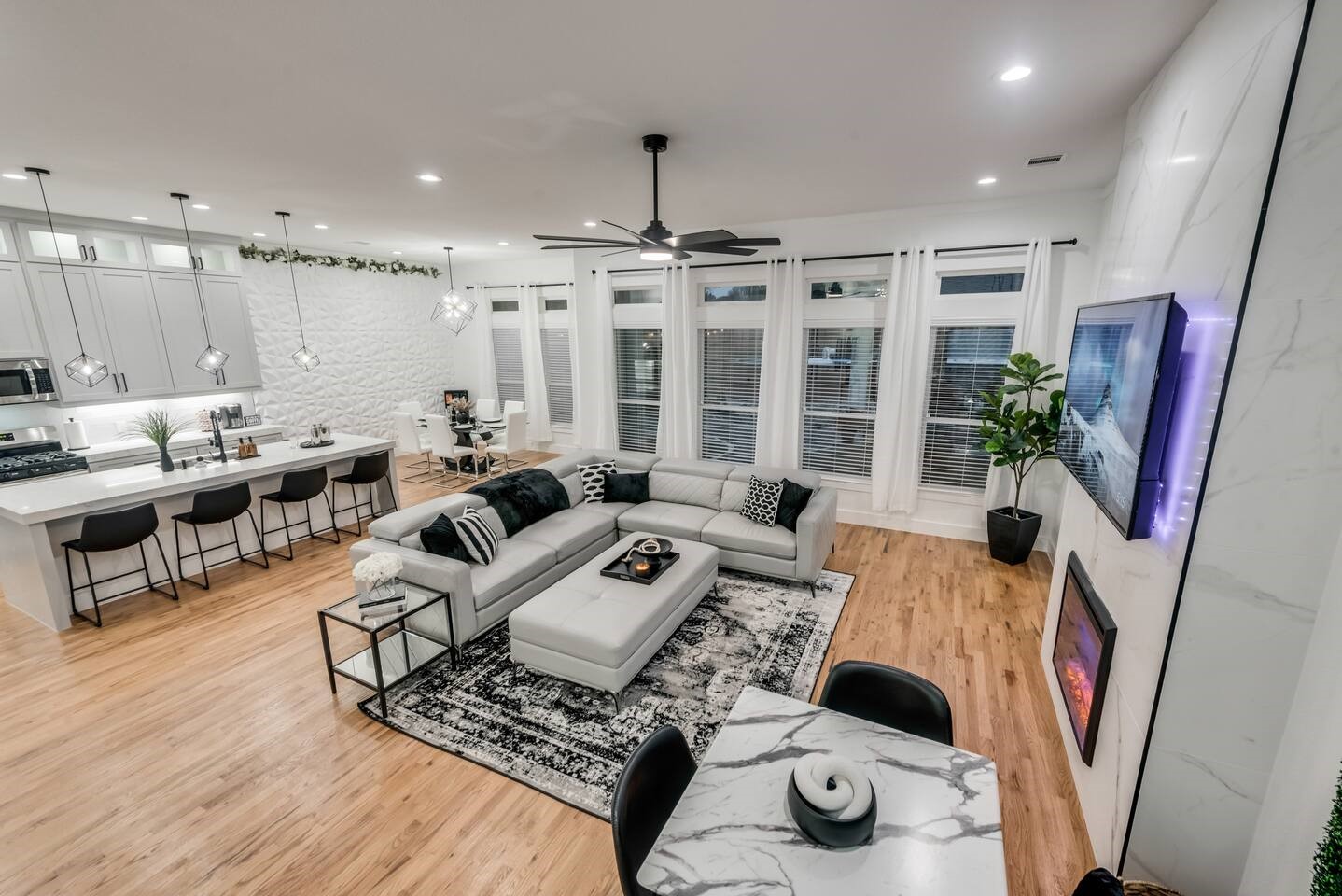 2015 S Ewing Avenue Dallas TX 75216