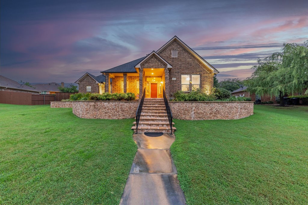 1104 Lakeway Drive Ennis TX 75119