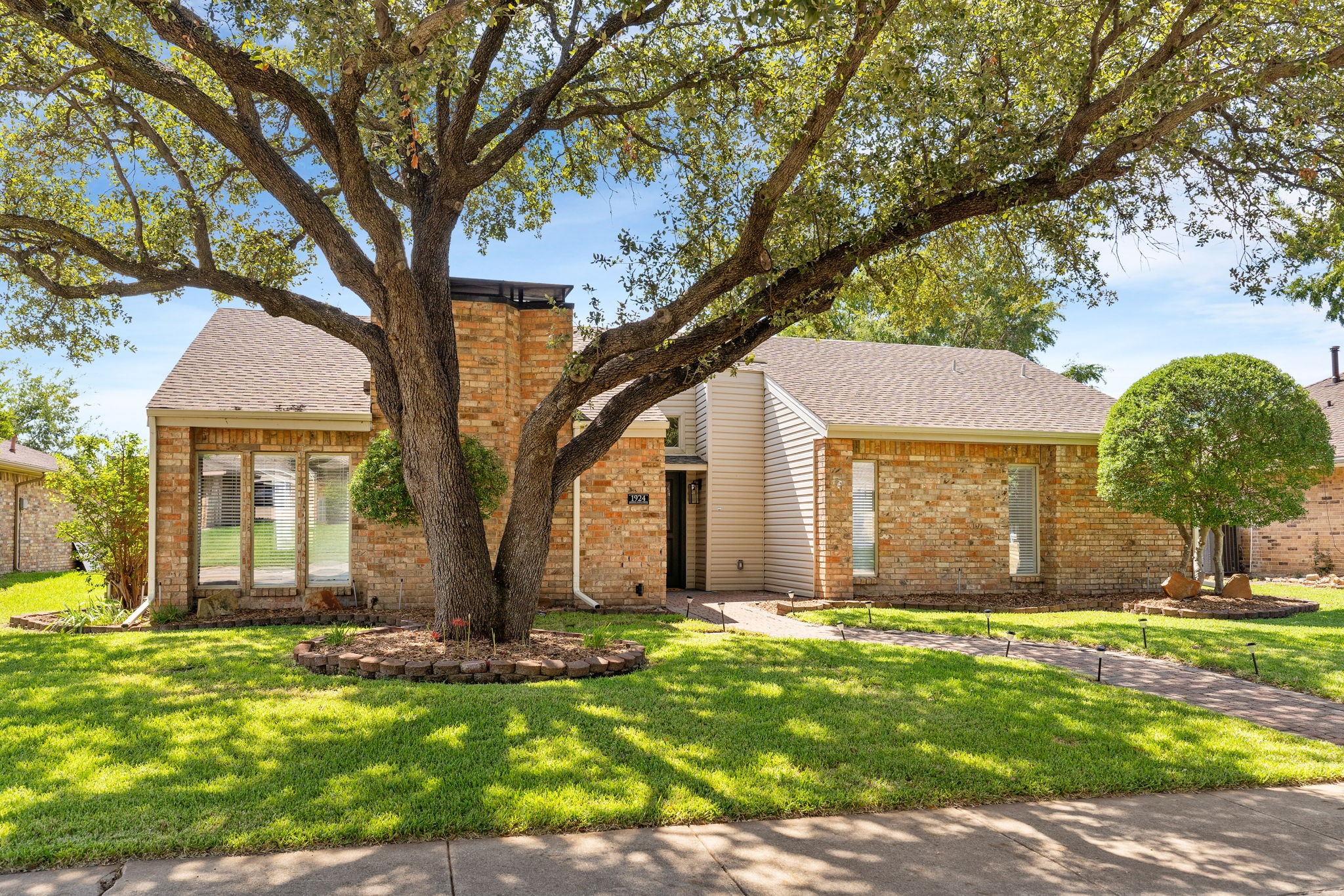 1924 Middle Glen Drive Carrollton TX 75007