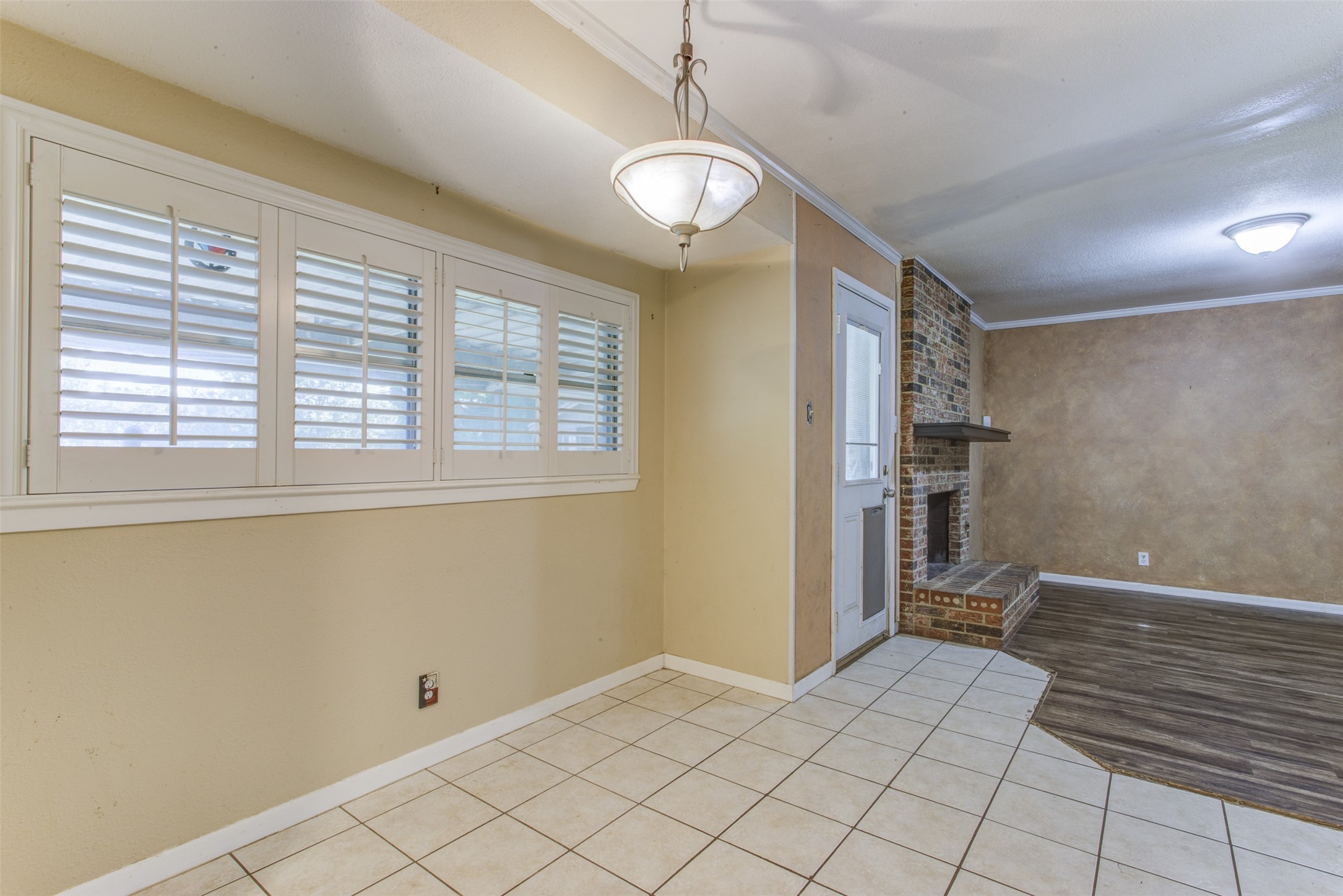 521 E Mustang Street Crowley TX 76036