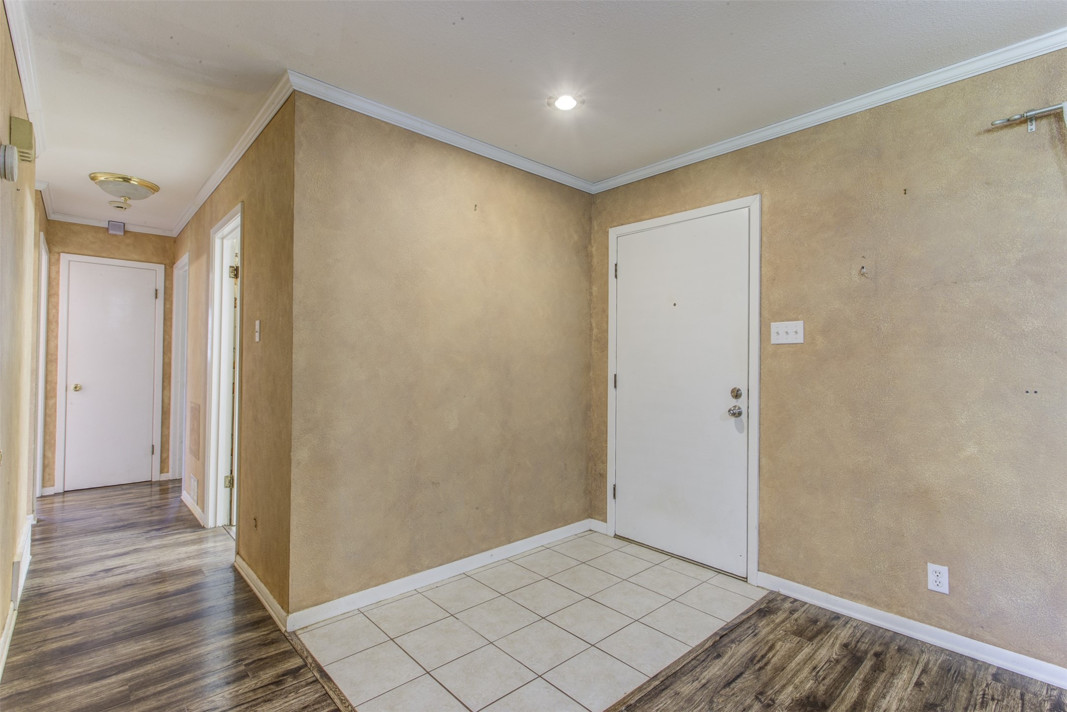 521 E Mustang Street Crowley TX 76036