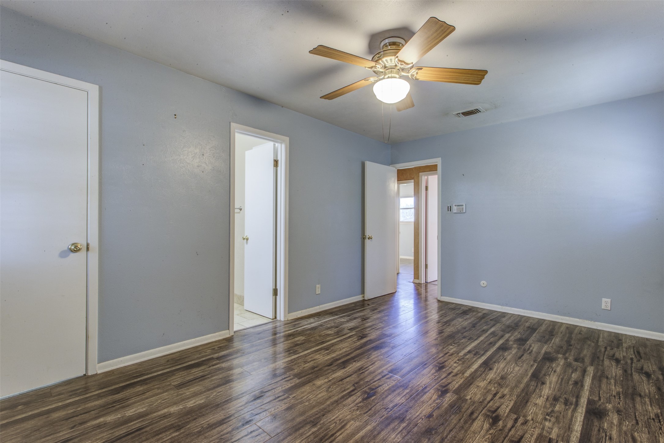 521 E Mustang Street Crowley TX 76036