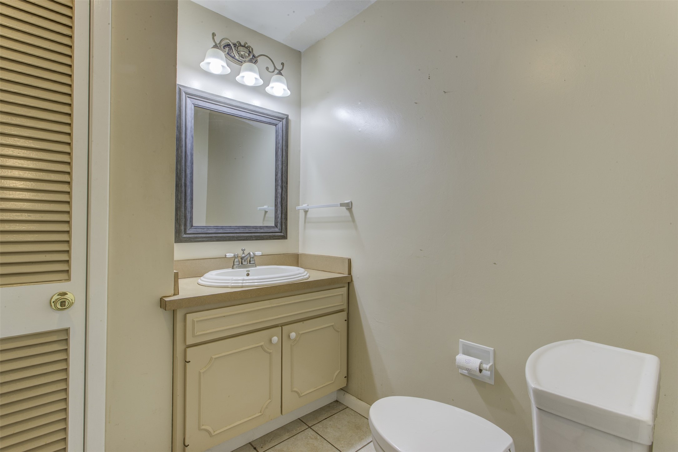 521 E Mustang Street Crowley TX 76036