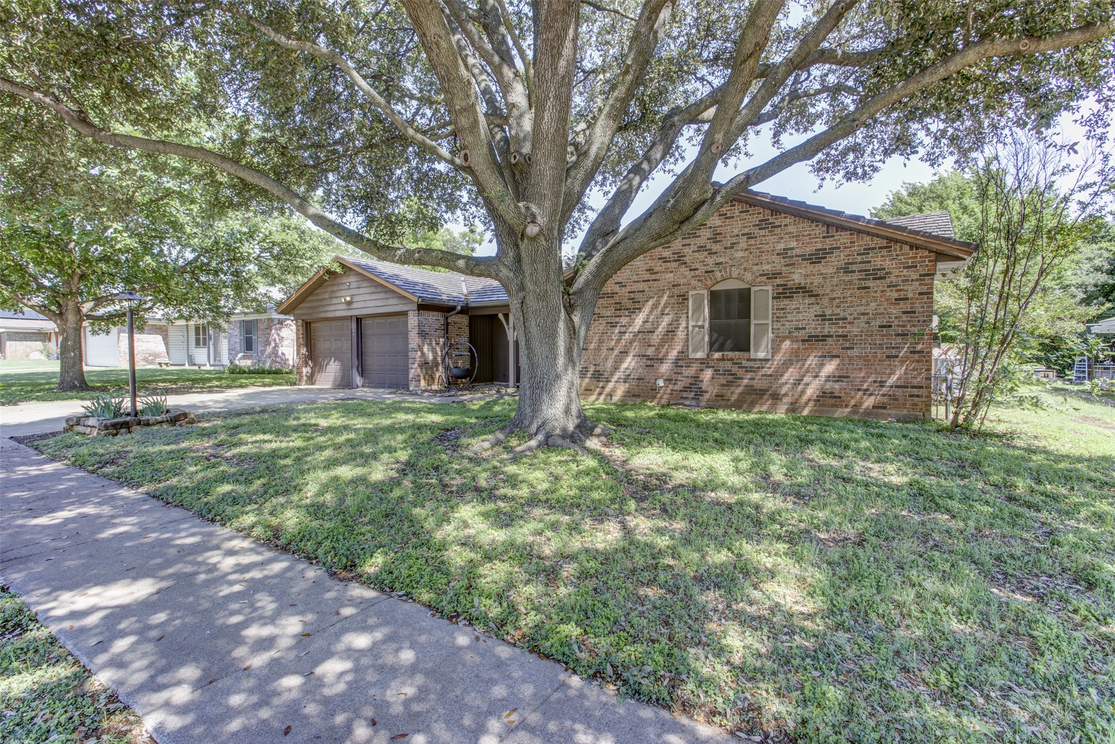 521 E Mustang Street Crowley TX 76036