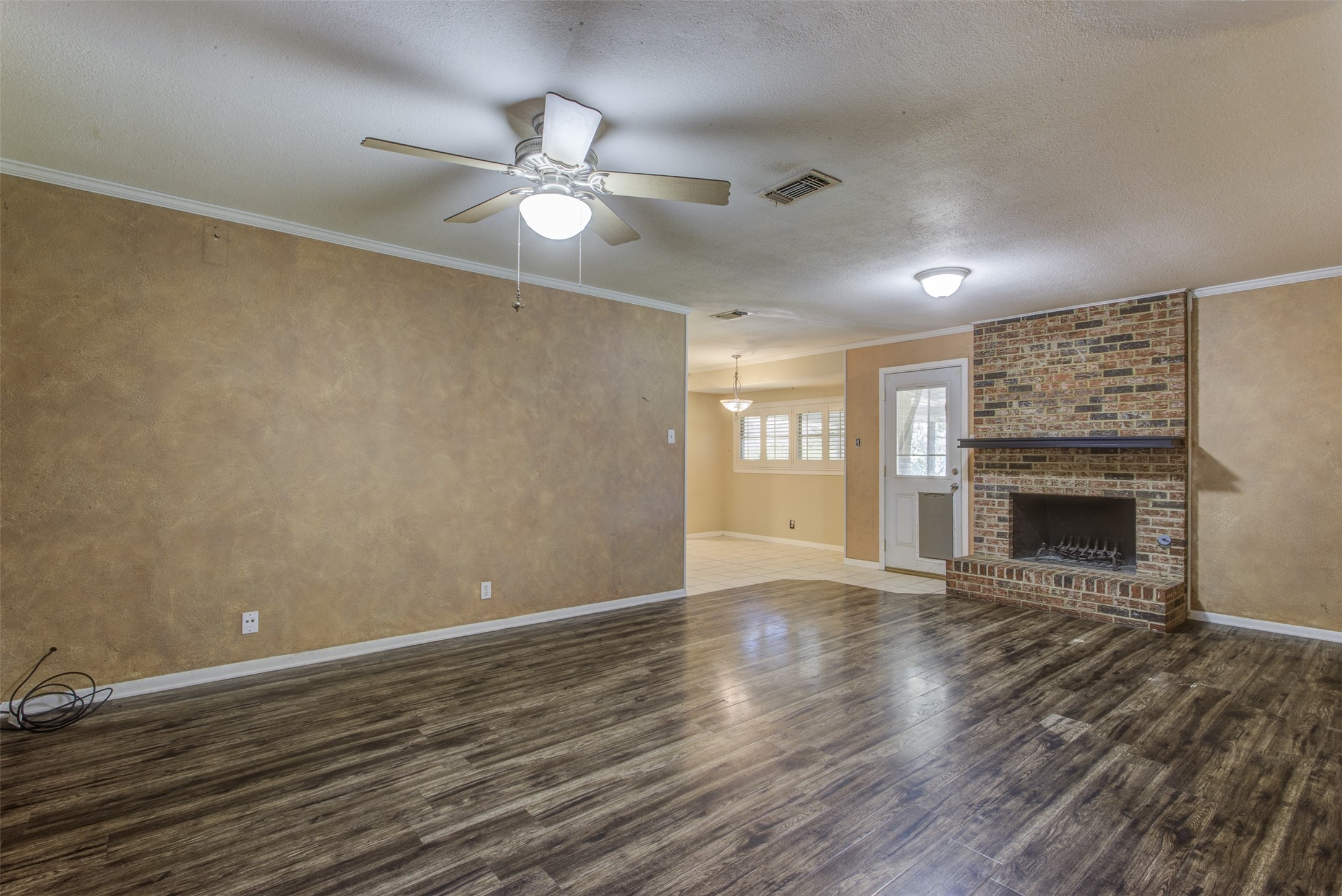 521 E Mustang Street Crowley TX 76036