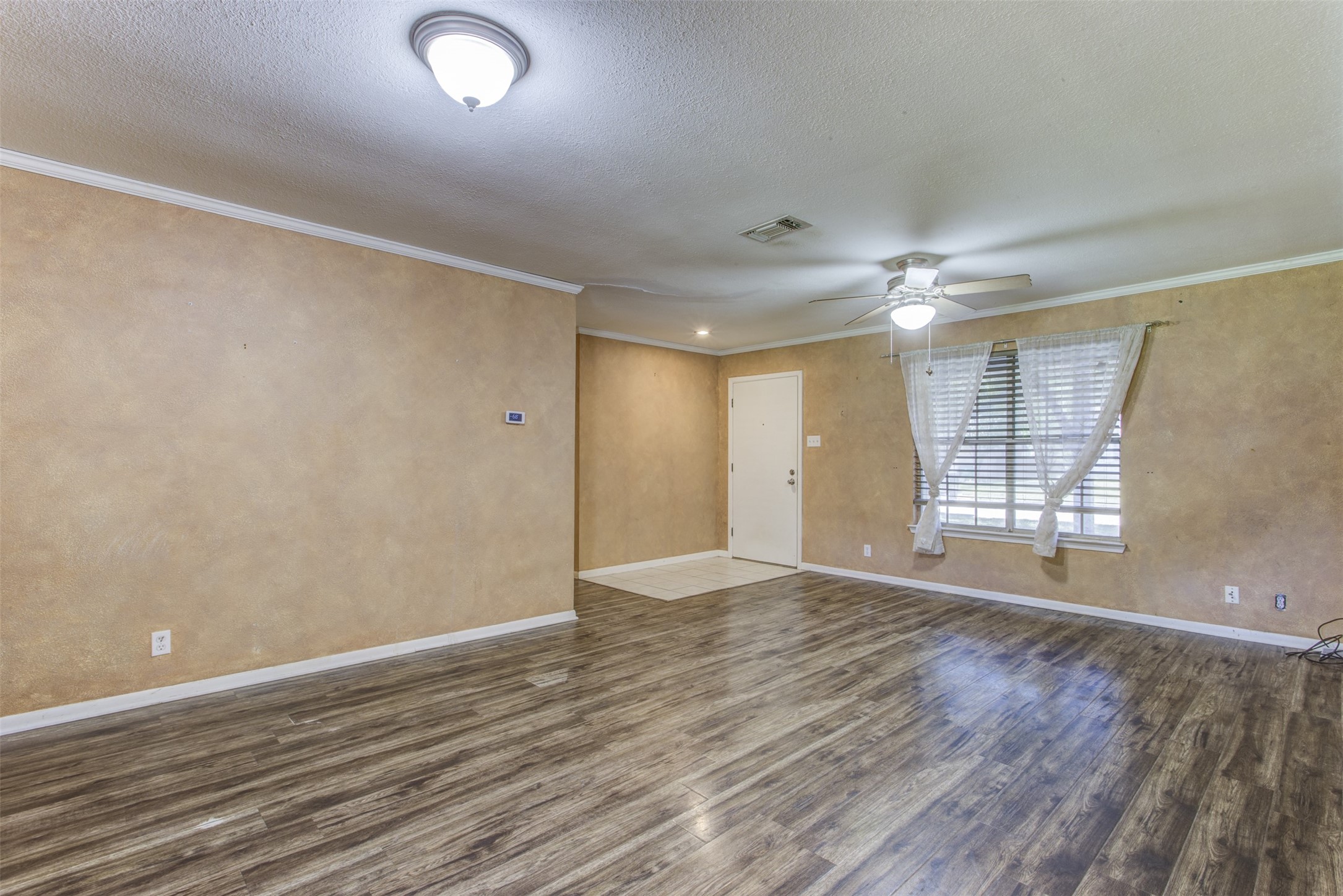 521 E Mustang Street Crowley TX 76036
