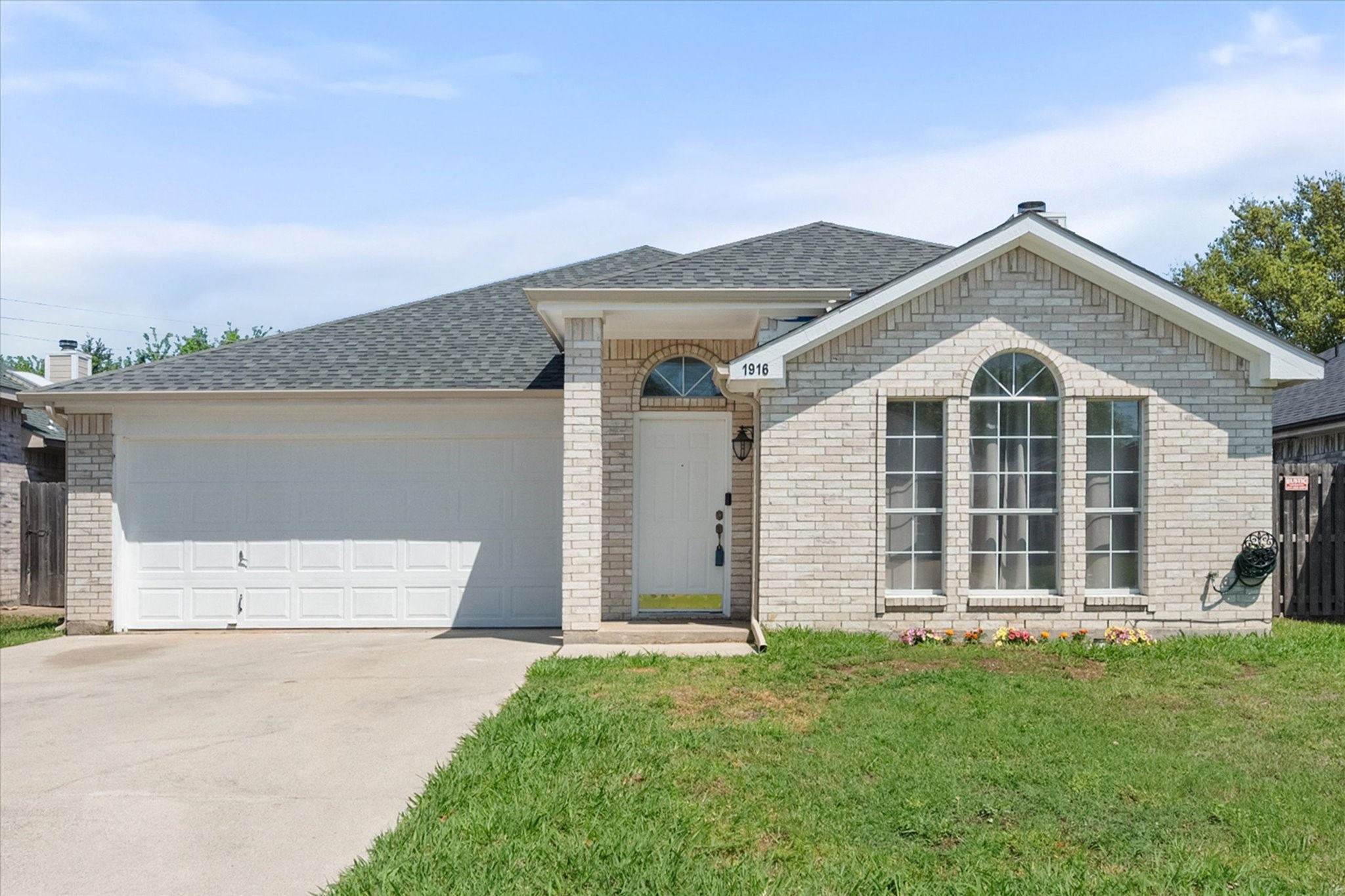 1916 Highvalley Trail Grand Prairie TX 75052
