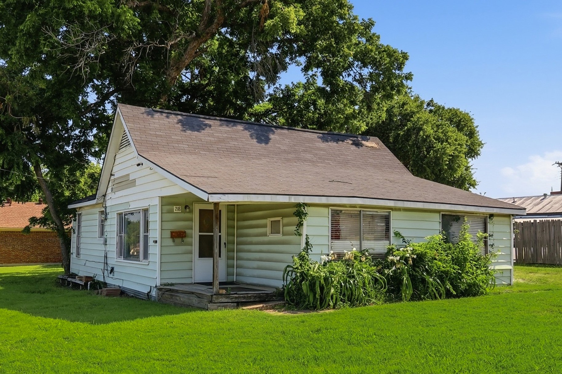218 W Worth Street Grapevine TX 76051