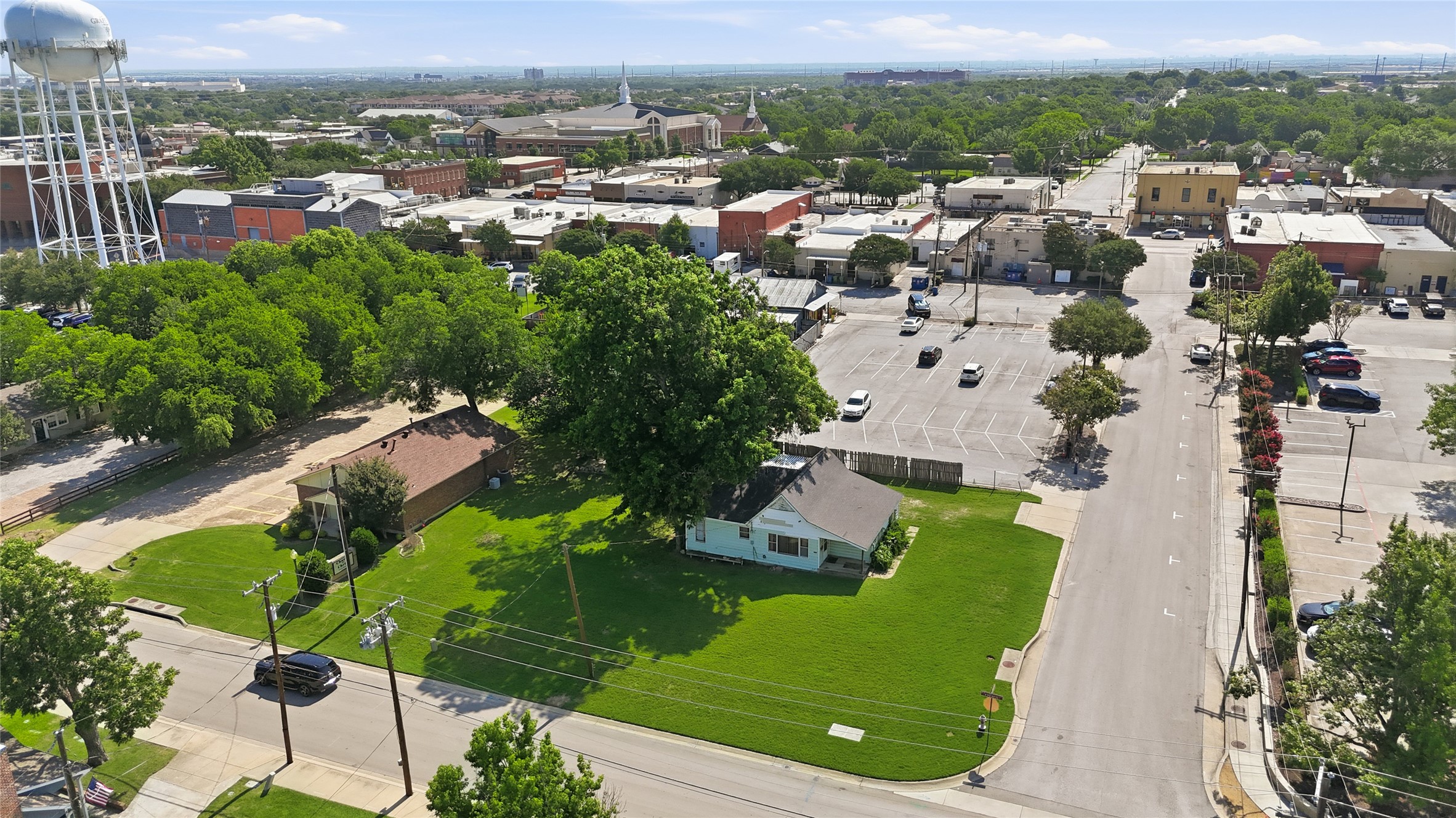 218 W Worth Street Grapevine TX 76051