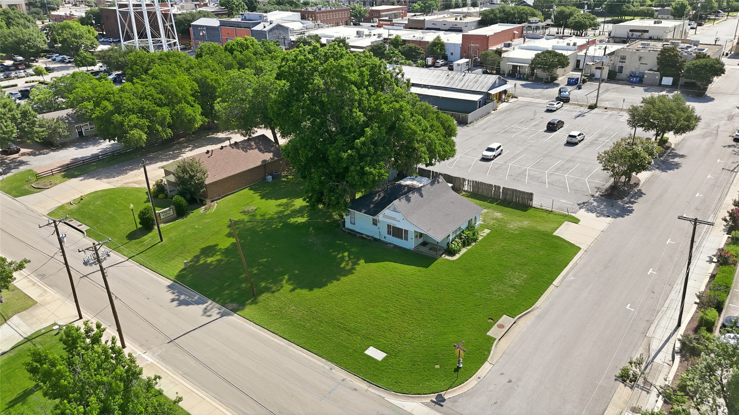 218 W Worth Street Grapevine TX 76051