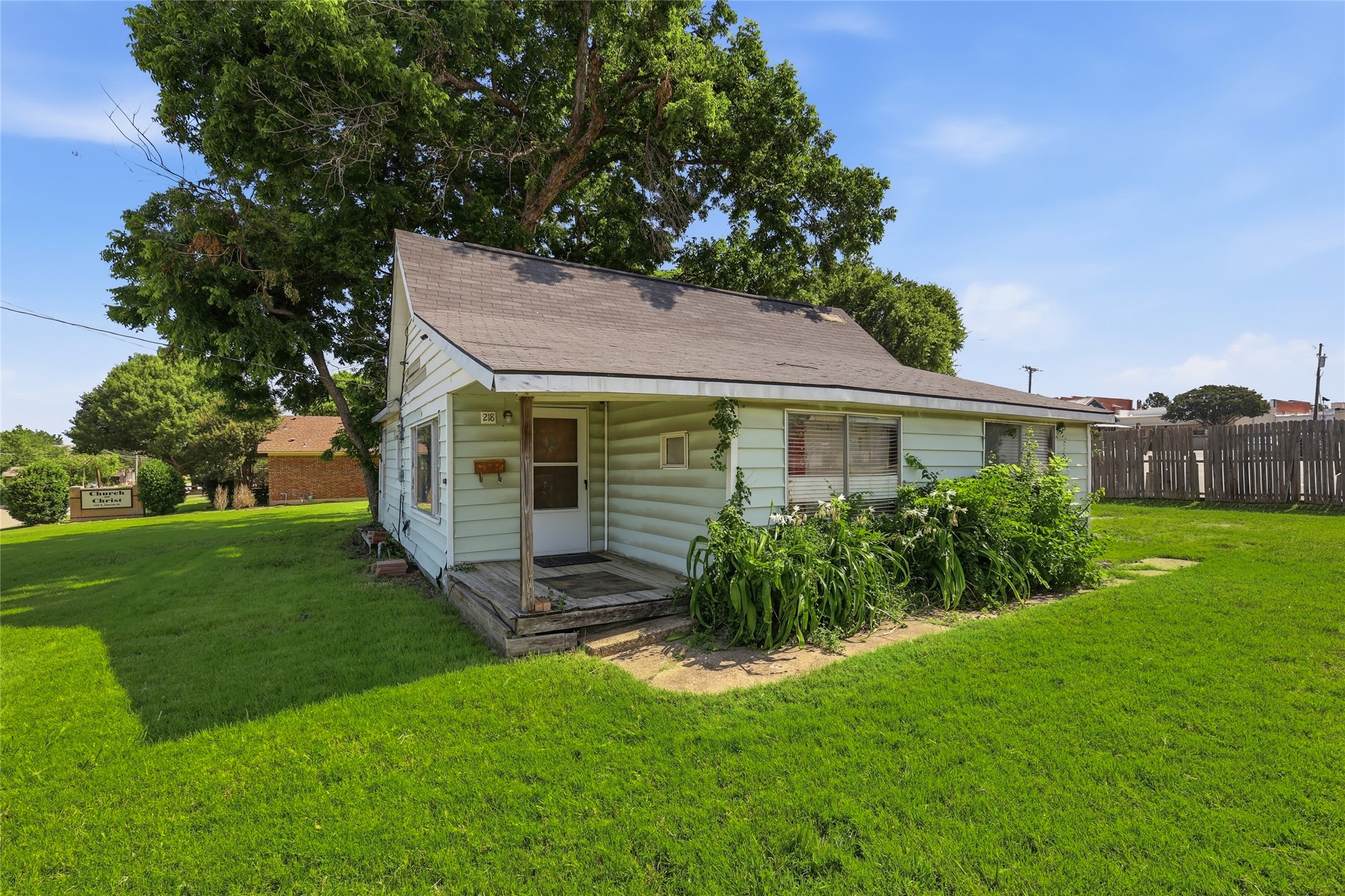 218 W Worth Street Grapevine TX 76051