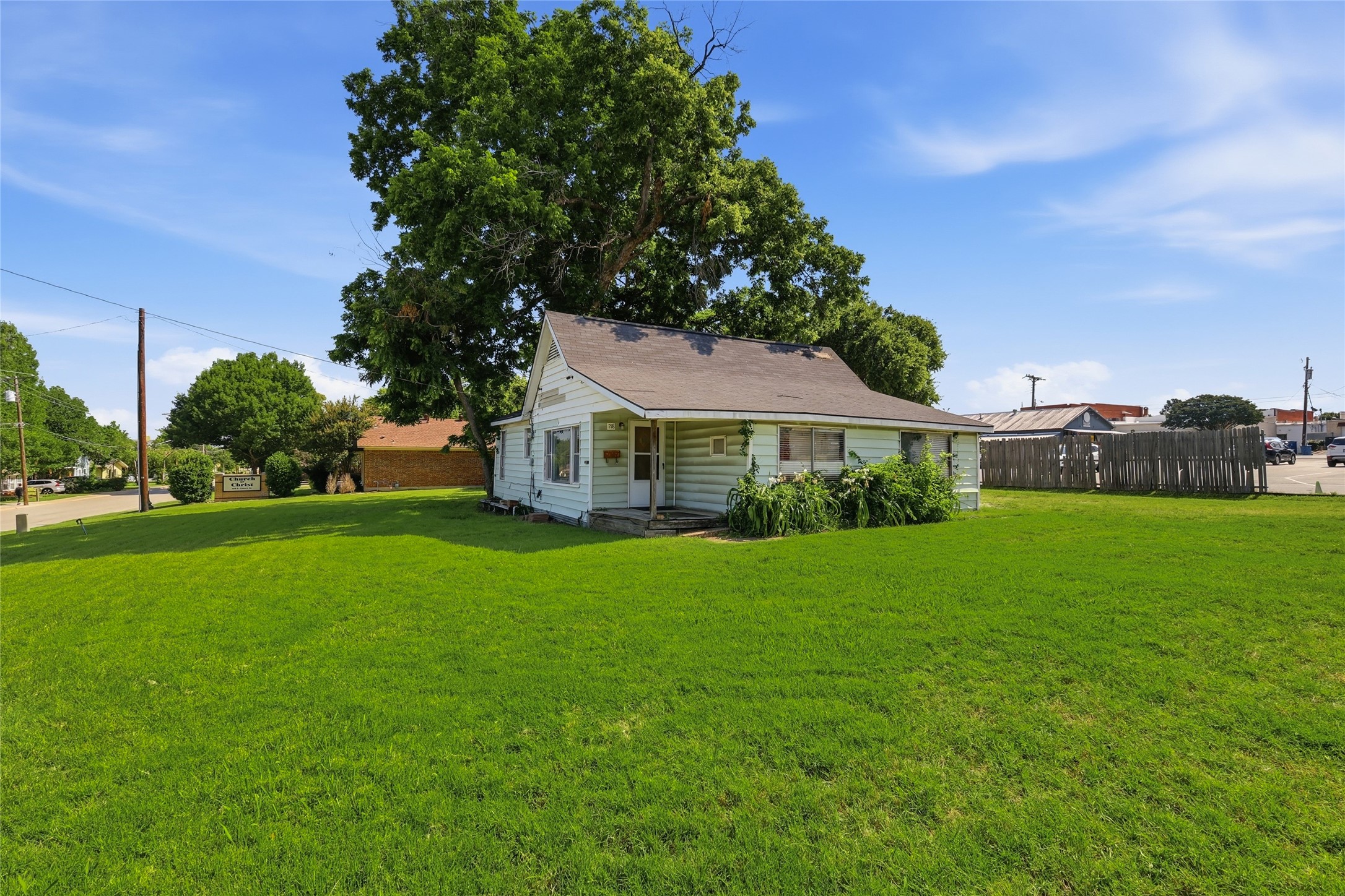 218 W Worth Street Grapevine TX 76051