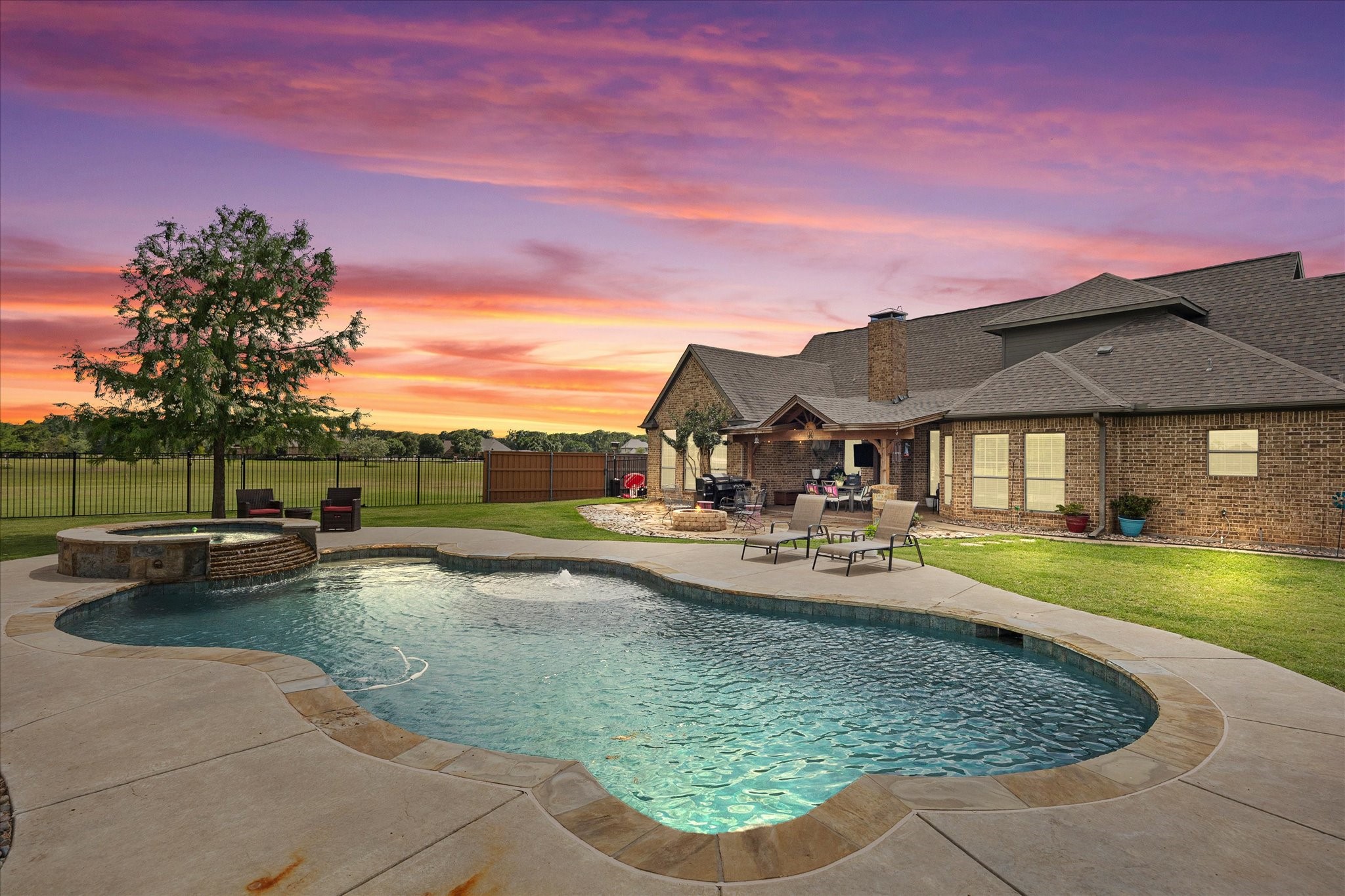 2033 Pin Oak Drive Kaufman TX 75142
