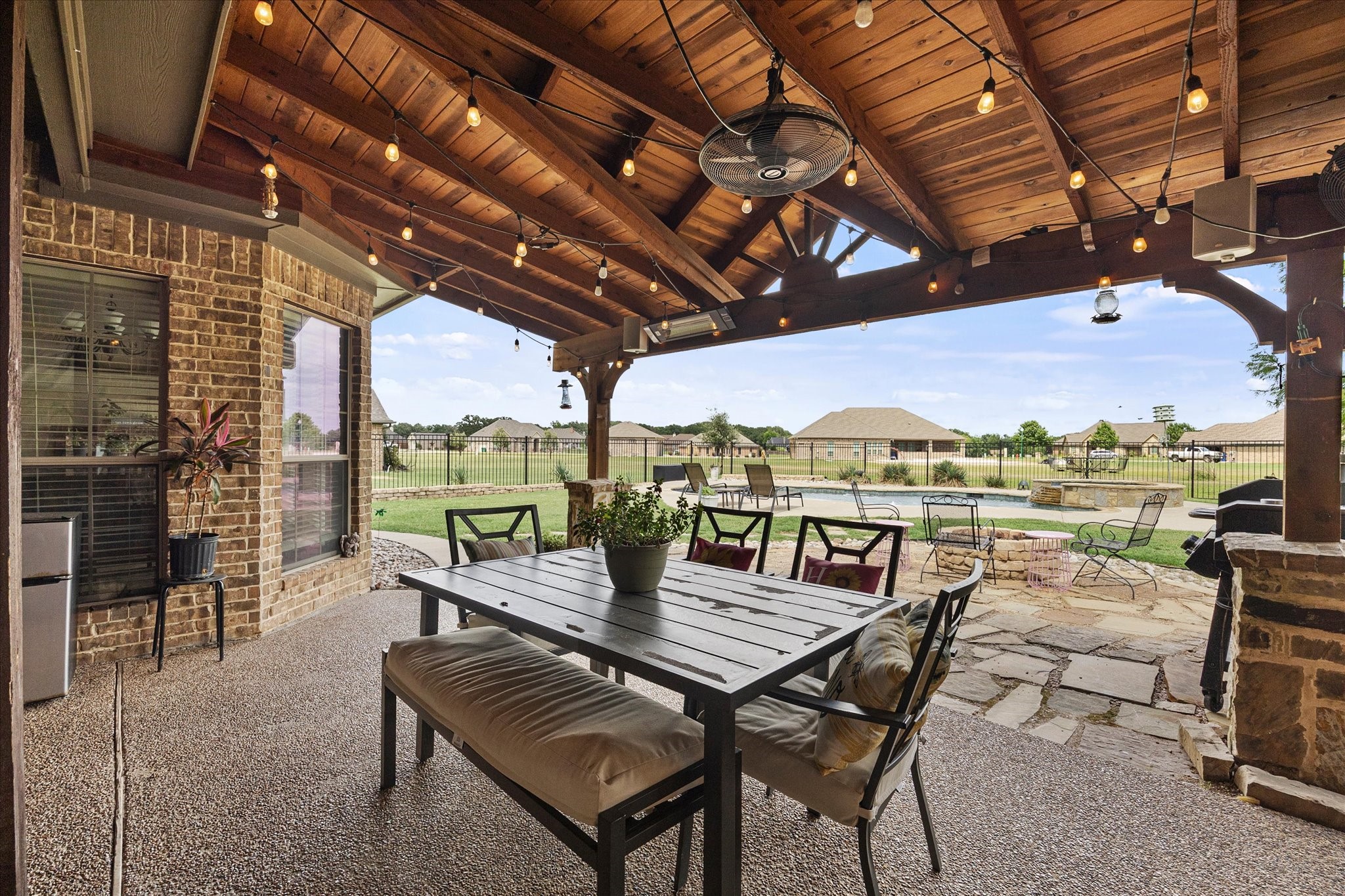 2033 Pin Oak Drive Kaufman TX 75142