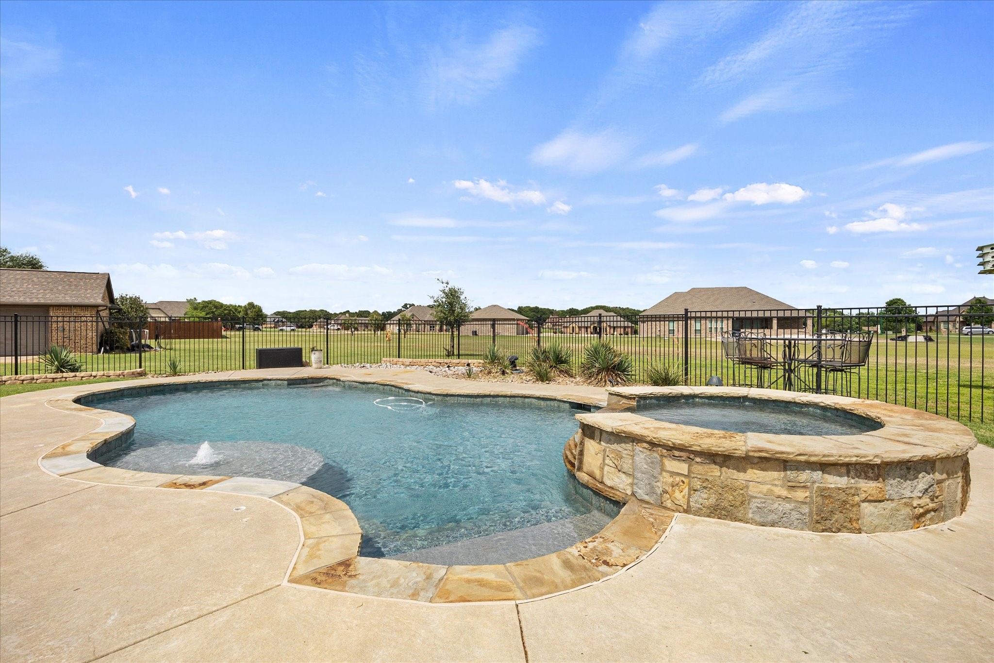 2033 Pin Oak Drive Kaufman TX 75142