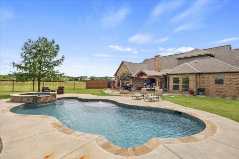 2033 Pin Oak Drive Kaufman TX 75142