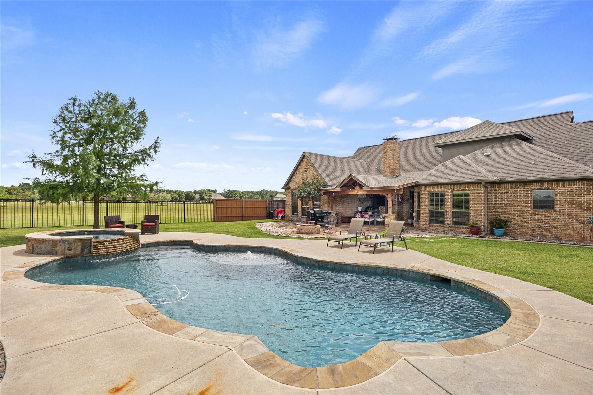 2033 Pin Oak Drive Kaufman TX 75142