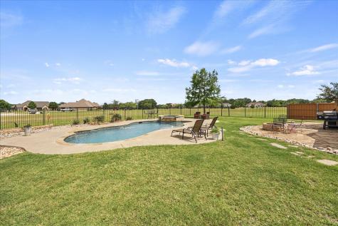 2033 Pin Oak Drive Kaufman TX 75142