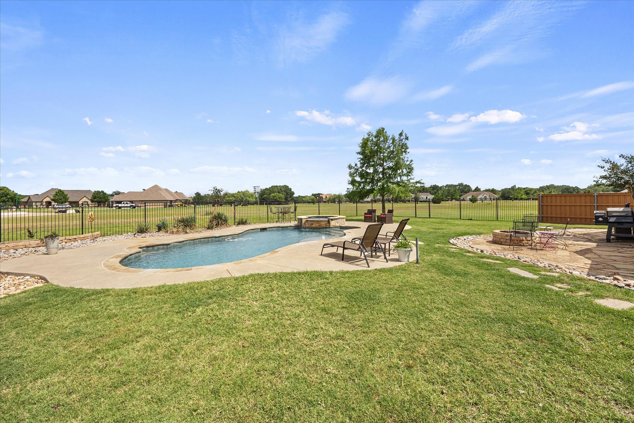 2033 Pin Oak Drive Kaufman TX 75142