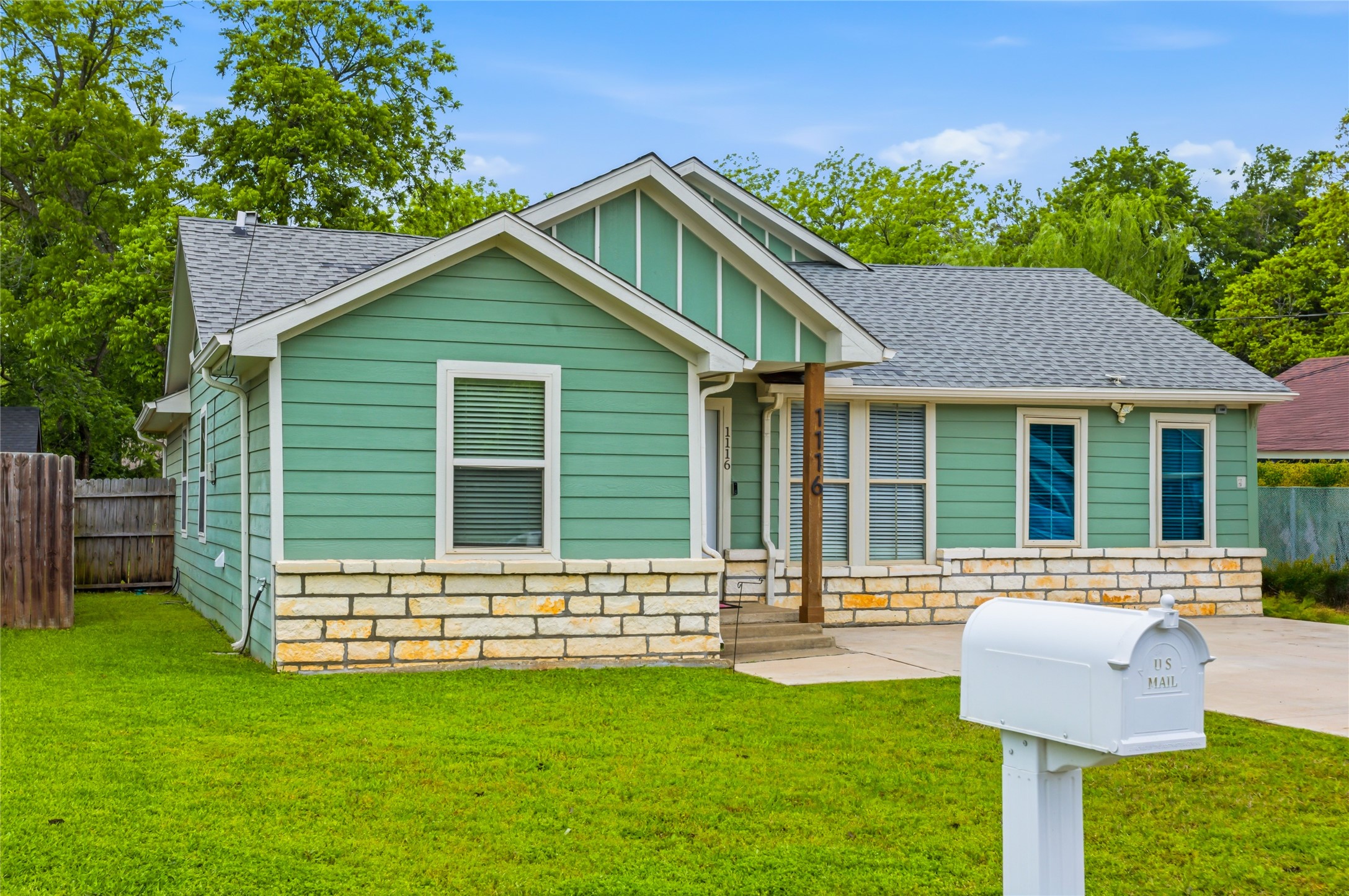 1116 S Hazelwood Street Sherman TX 75090