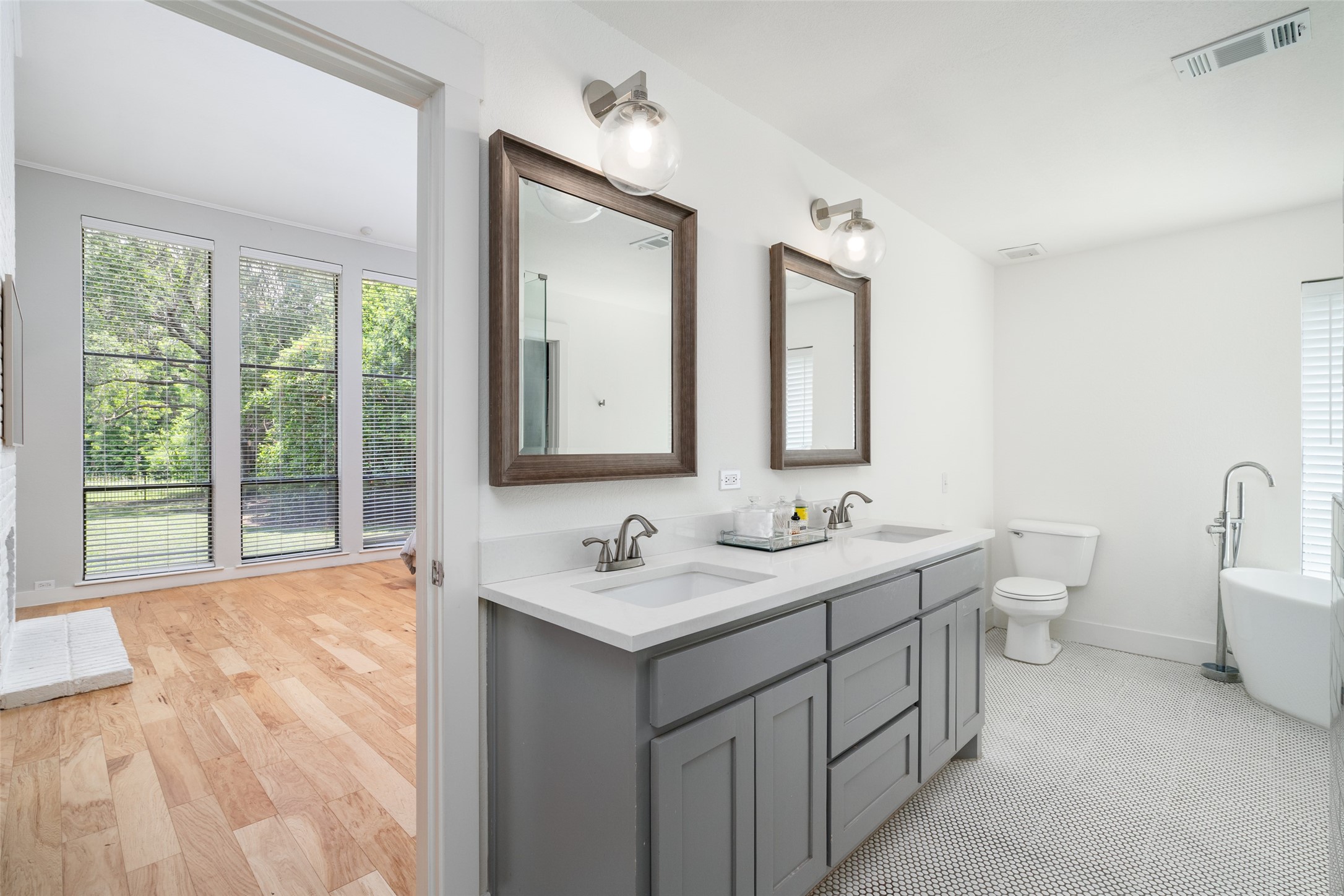 6334 Oakleaf Road Dallas TX 75248