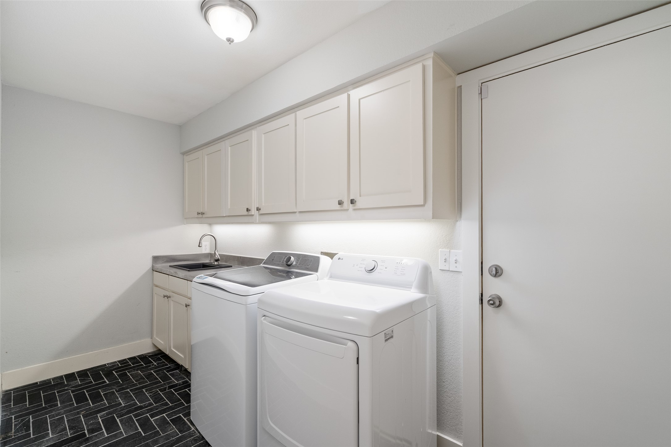 6334 Oakleaf Road Dallas TX 75248