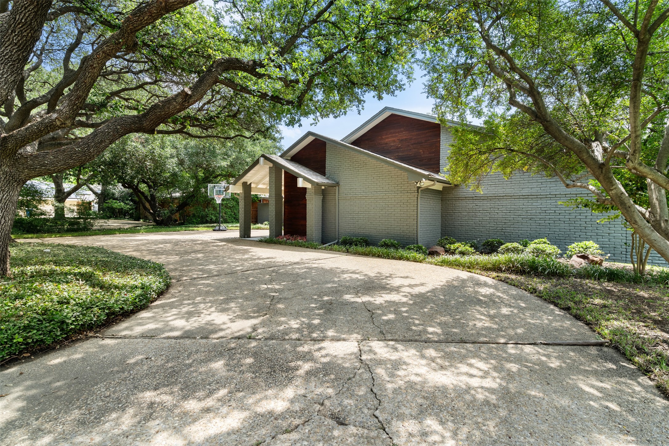 6334 Oakleaf Road Dallas TX 75248