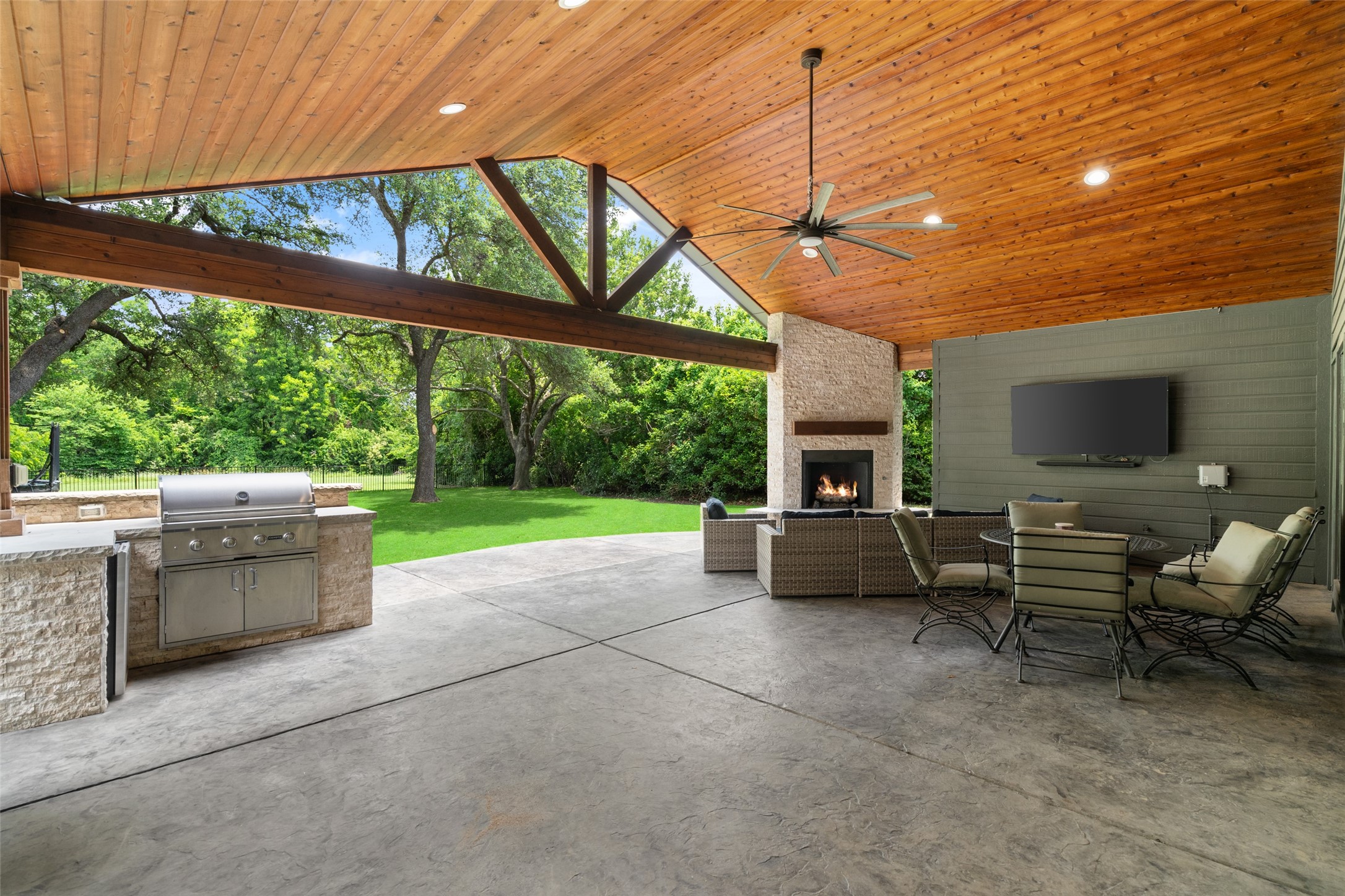 6334 Oakleaf Road Dallas TX 75248