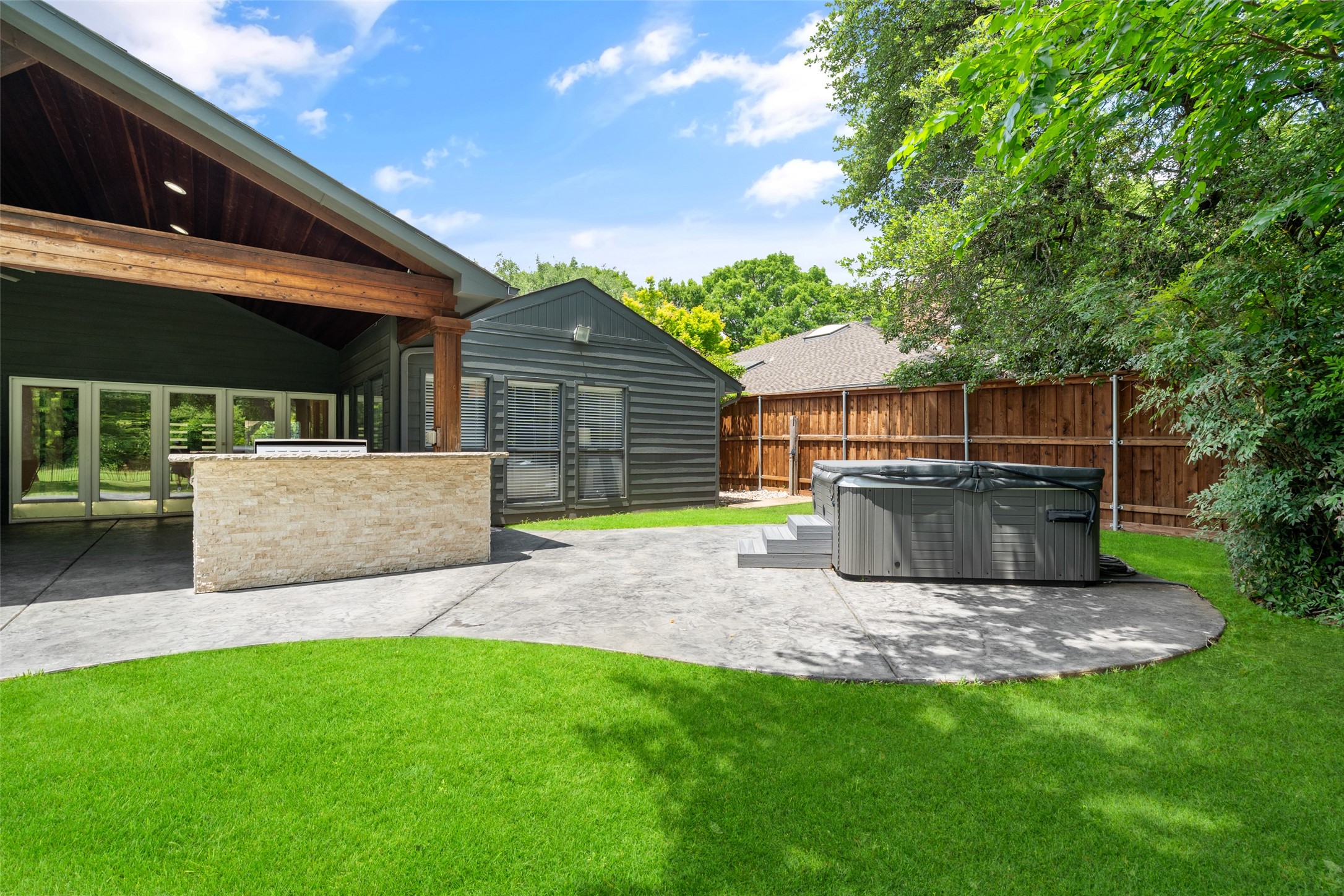 6334 Oakleaf Road Dallas TX 75248
