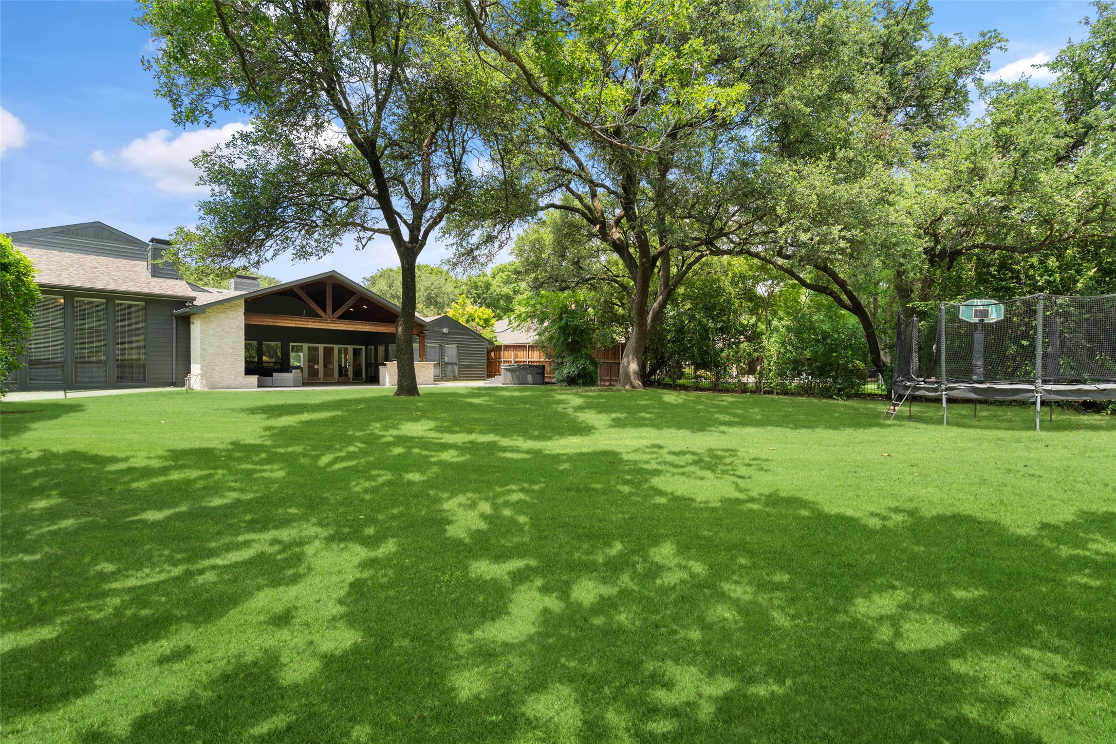 6334 Oakleaf Road Dallas TX 75248