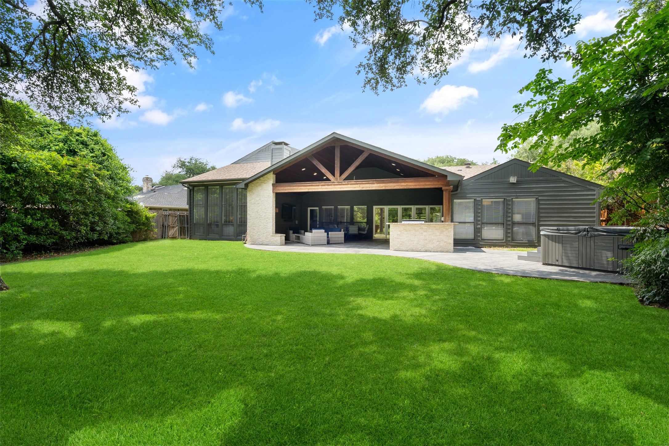 6334 Oakleaf Road Dallas TX 75248