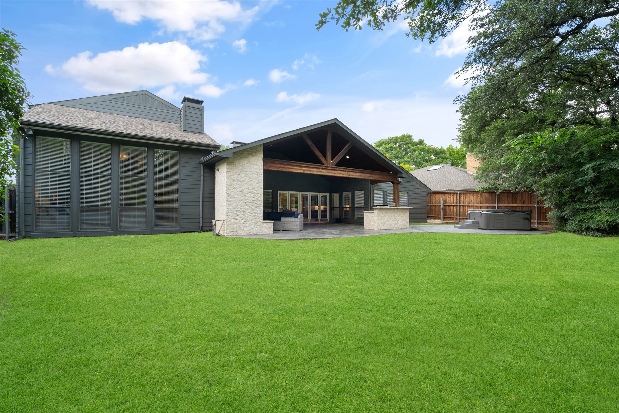 6334 Oakleaf Road Dallas TX 75248