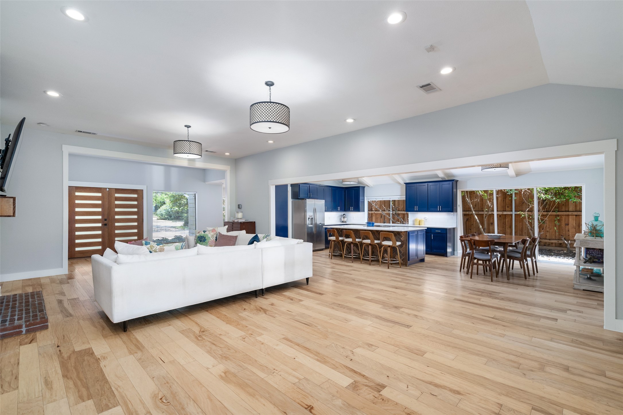 6334 Oakleaf Road Dallas TX 75248