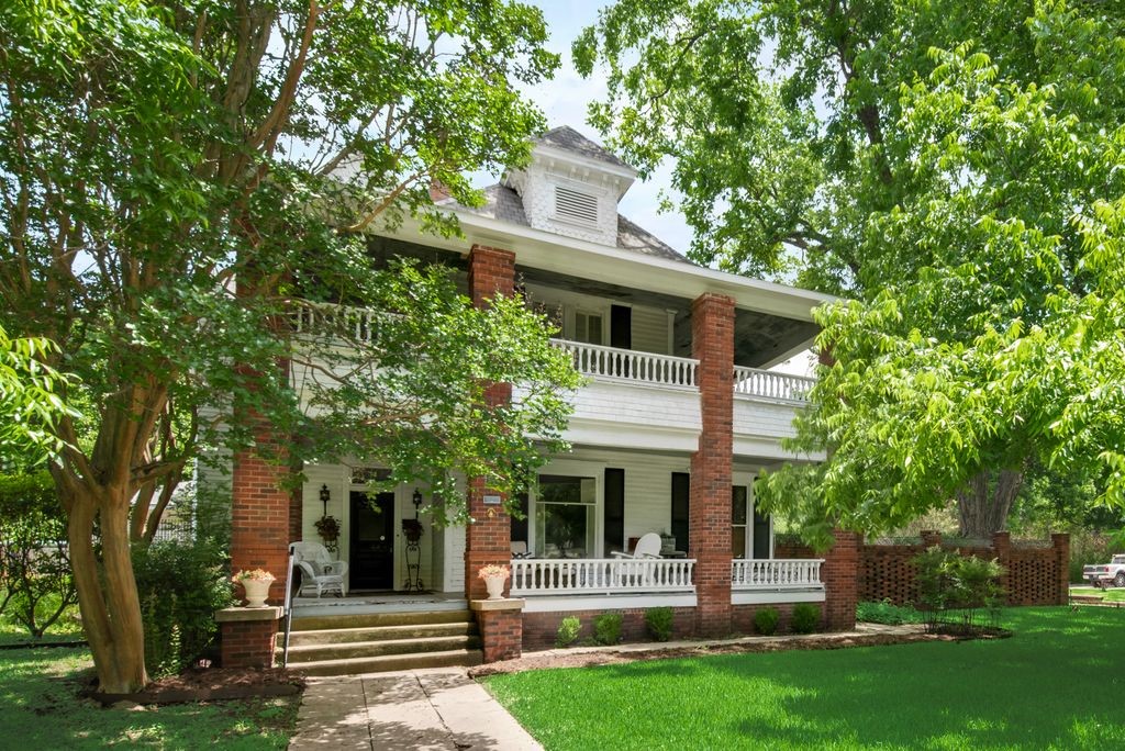 808 W Main Street Waxahachie TX 75165