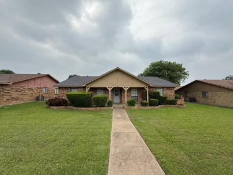 828 Wood Glen Desoto TX 75115