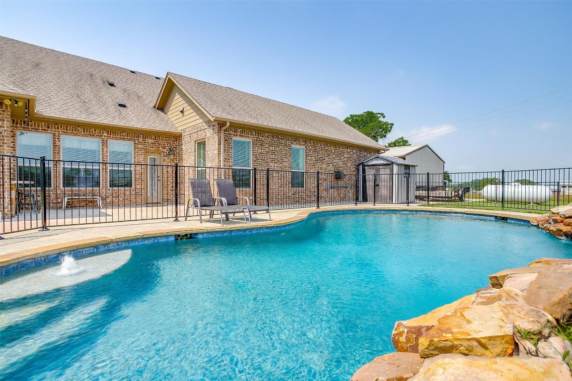 178 County Road 4668 Rhome TX 76078